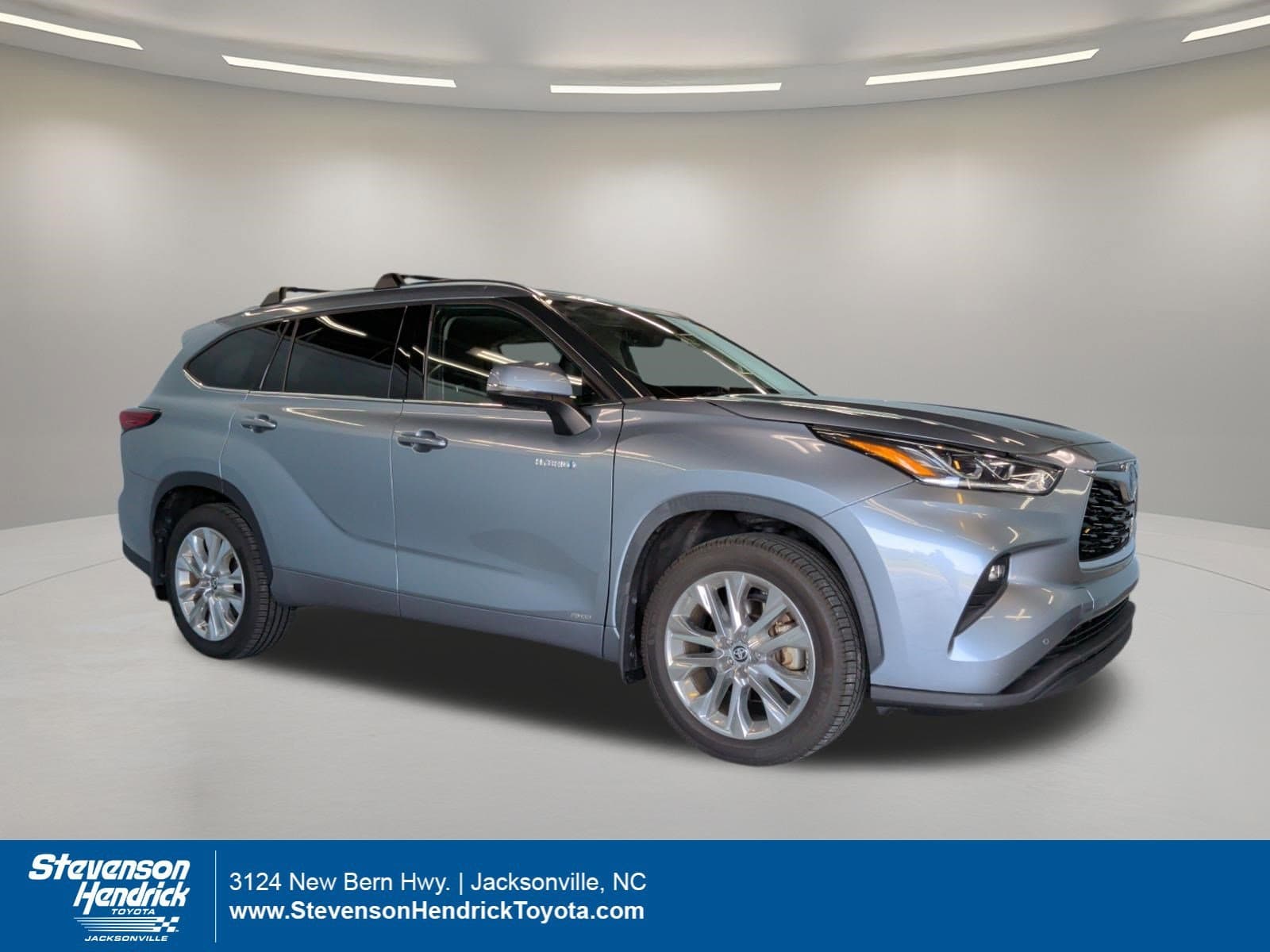 2021 Toyota Highlander Hybrid Limited — photo 1 of 38
