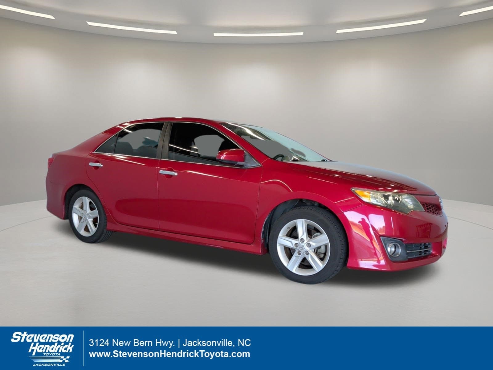 2014 Toyota Camry SE — photo 1 of 36
