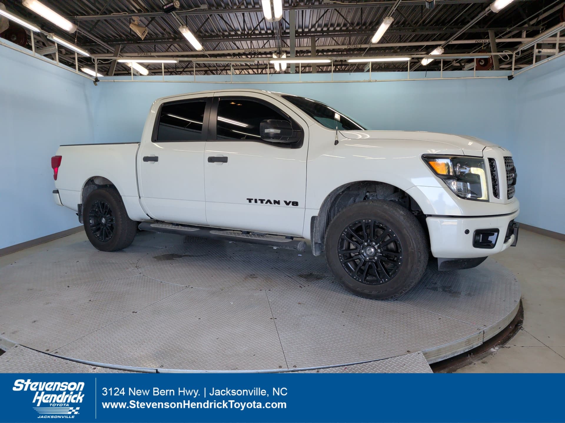 2019 Nissan Titan SV — photo 1 of 3