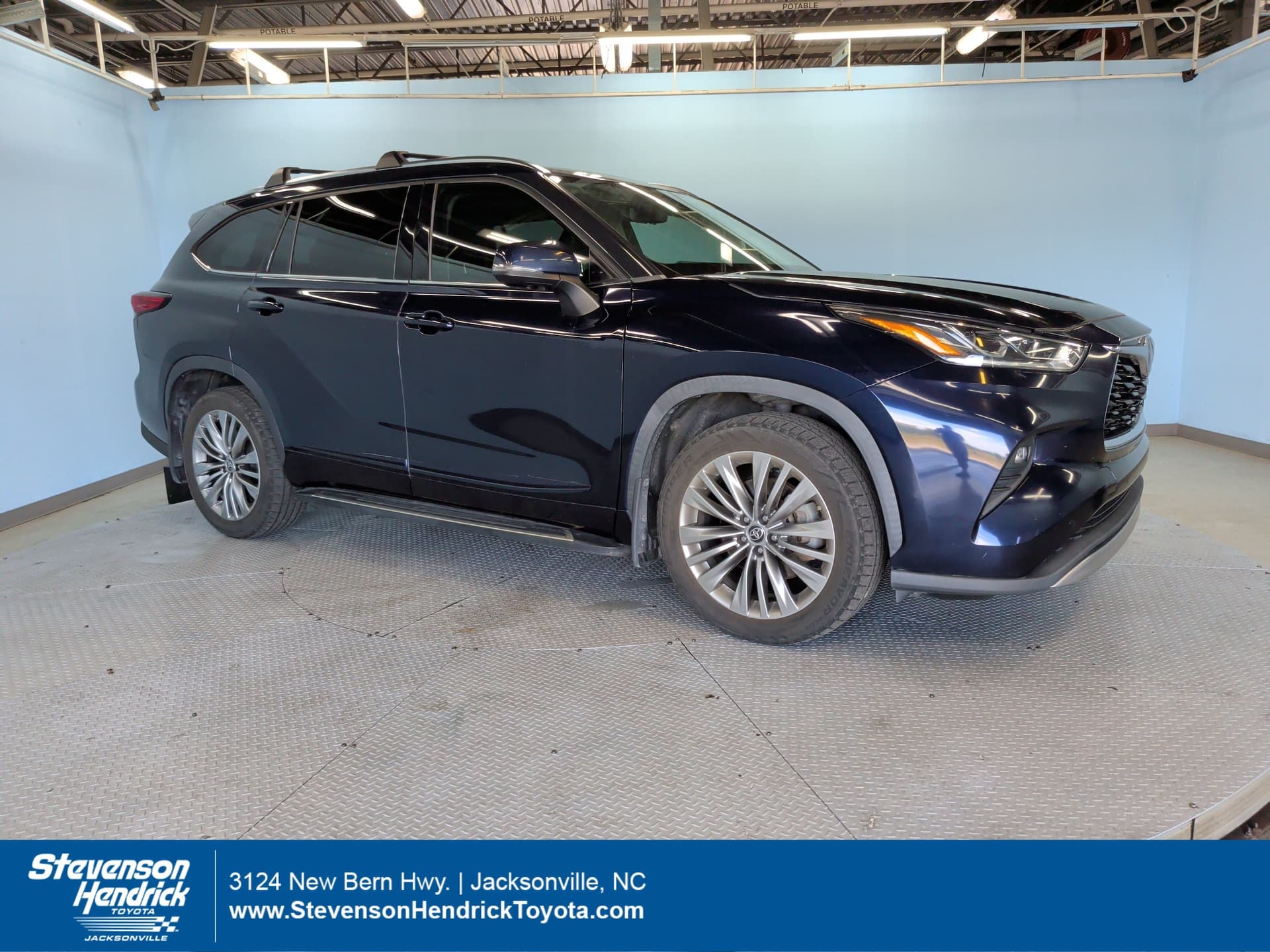2020 Toyota Highlander Platinum — photo 1 of 35