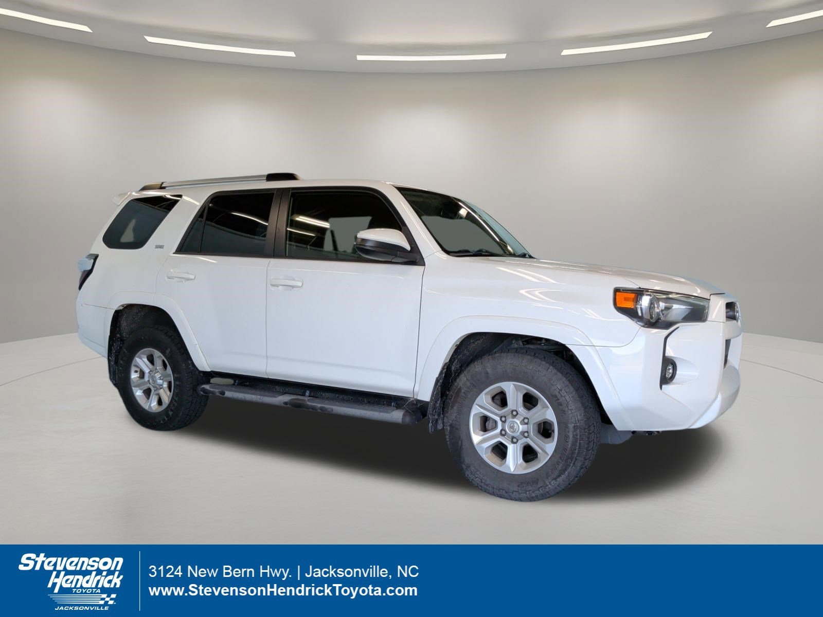2022 Toyota 4Runner SR5 — photo 1 of 33