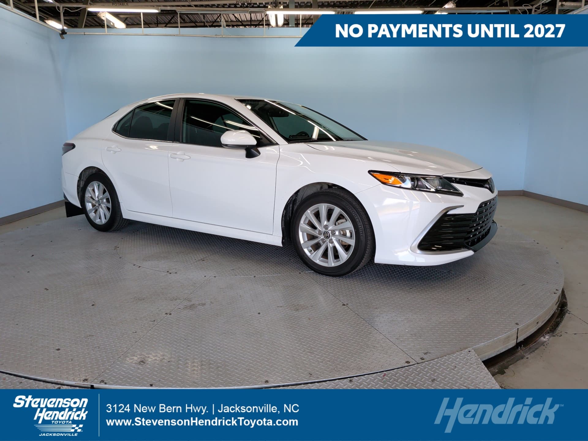 2024 Toyota Camry LE — photo 1 of 35