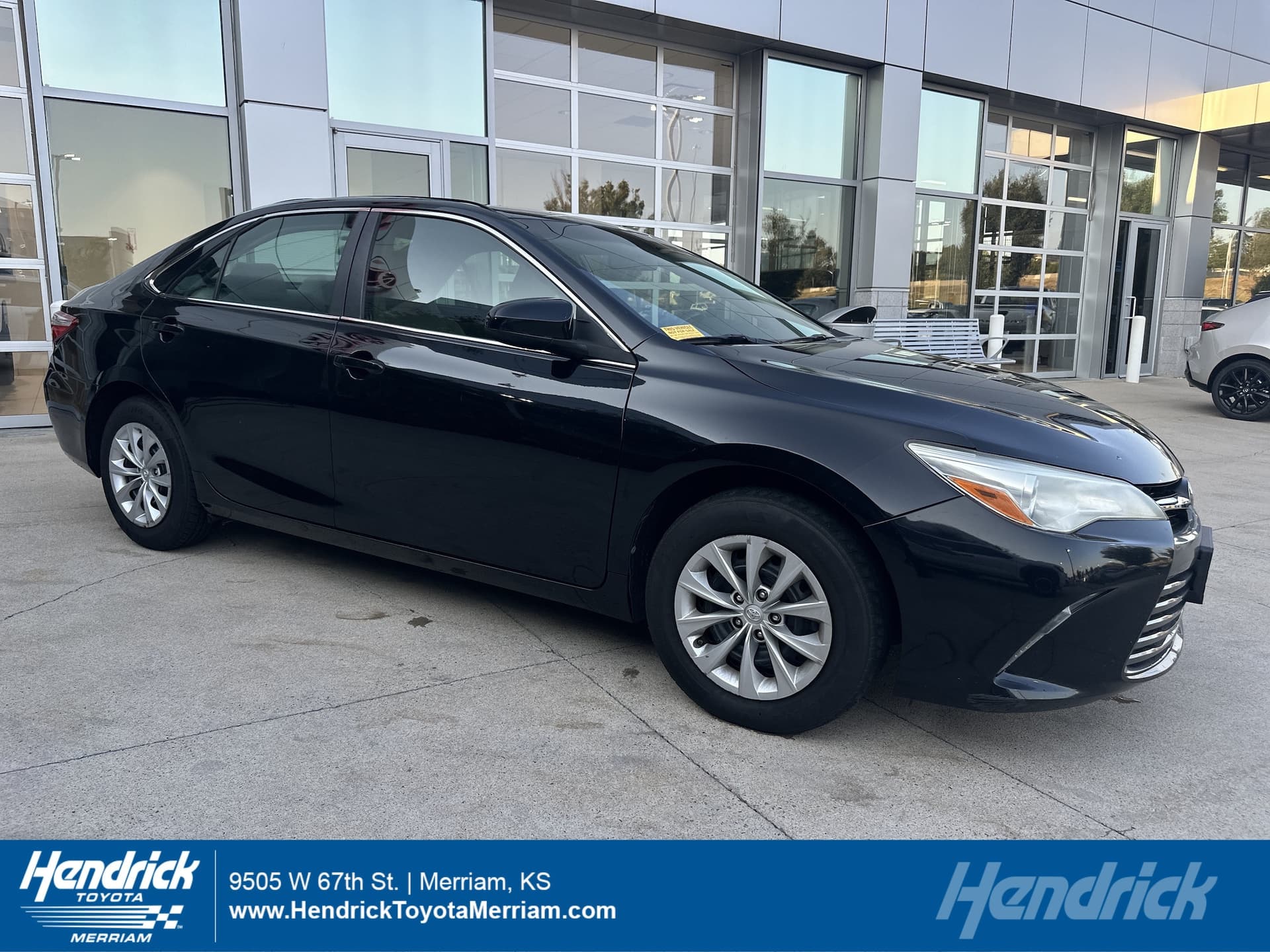 2017 Toyota Camry LE — photo 1 of 37