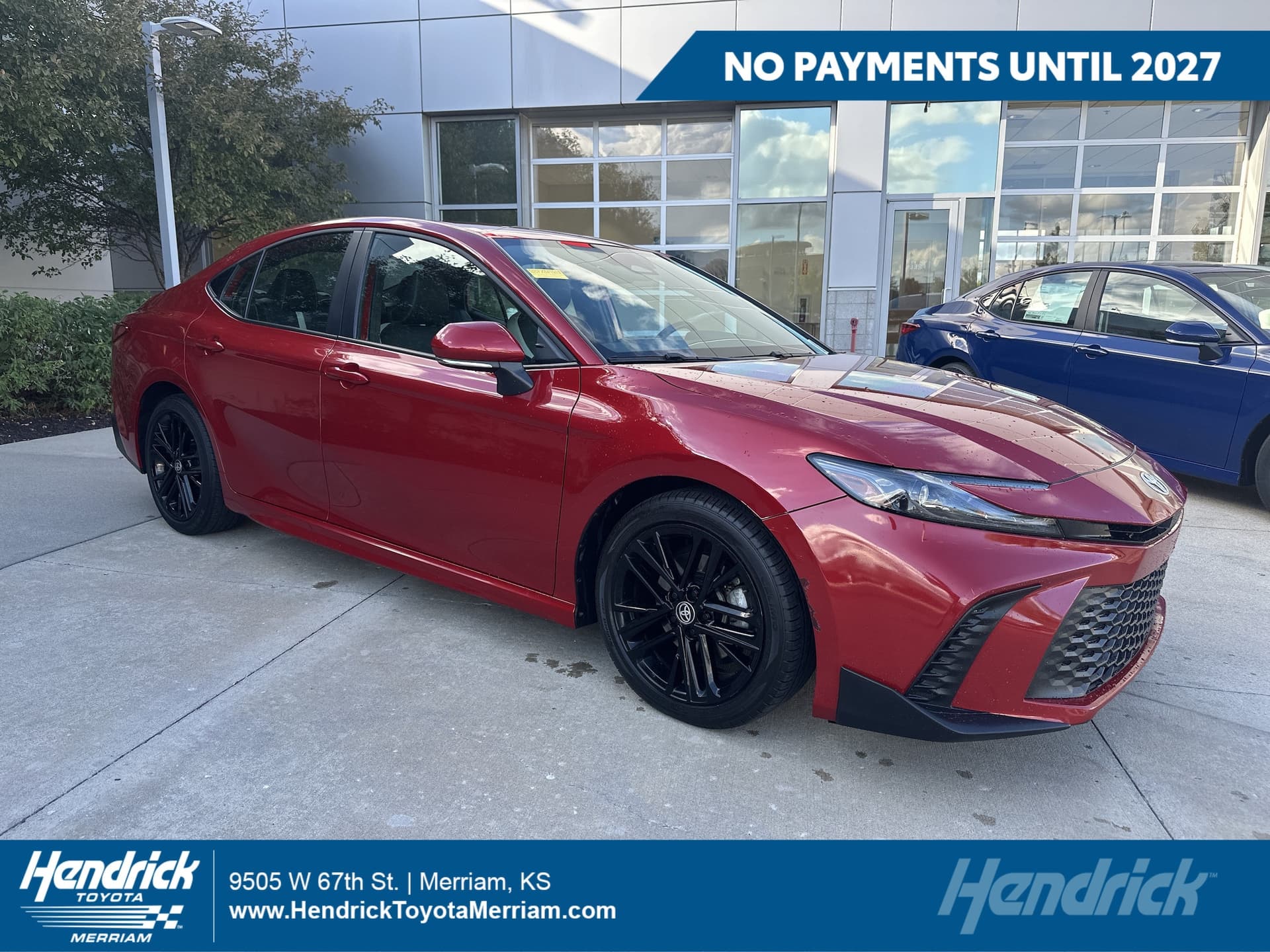2025 Toyota Camry SE — photo 1 of 37