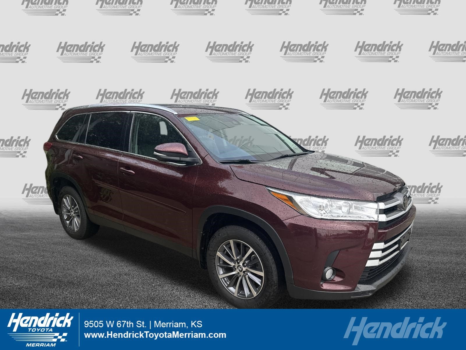 2019 Toyota Highlander XLE — photo 1 of 22