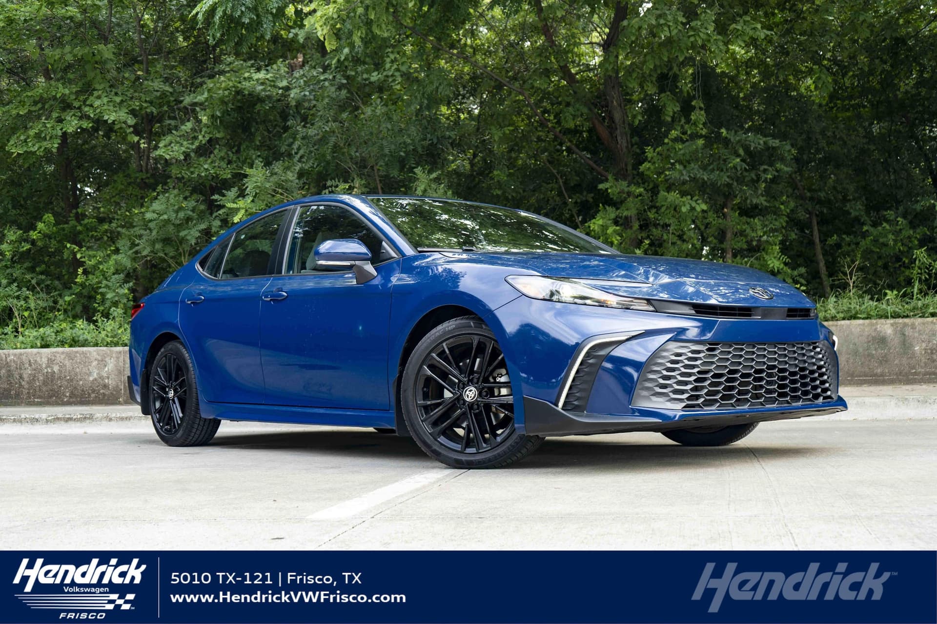 2025 Toyota Camry SE — photo 1 of 41