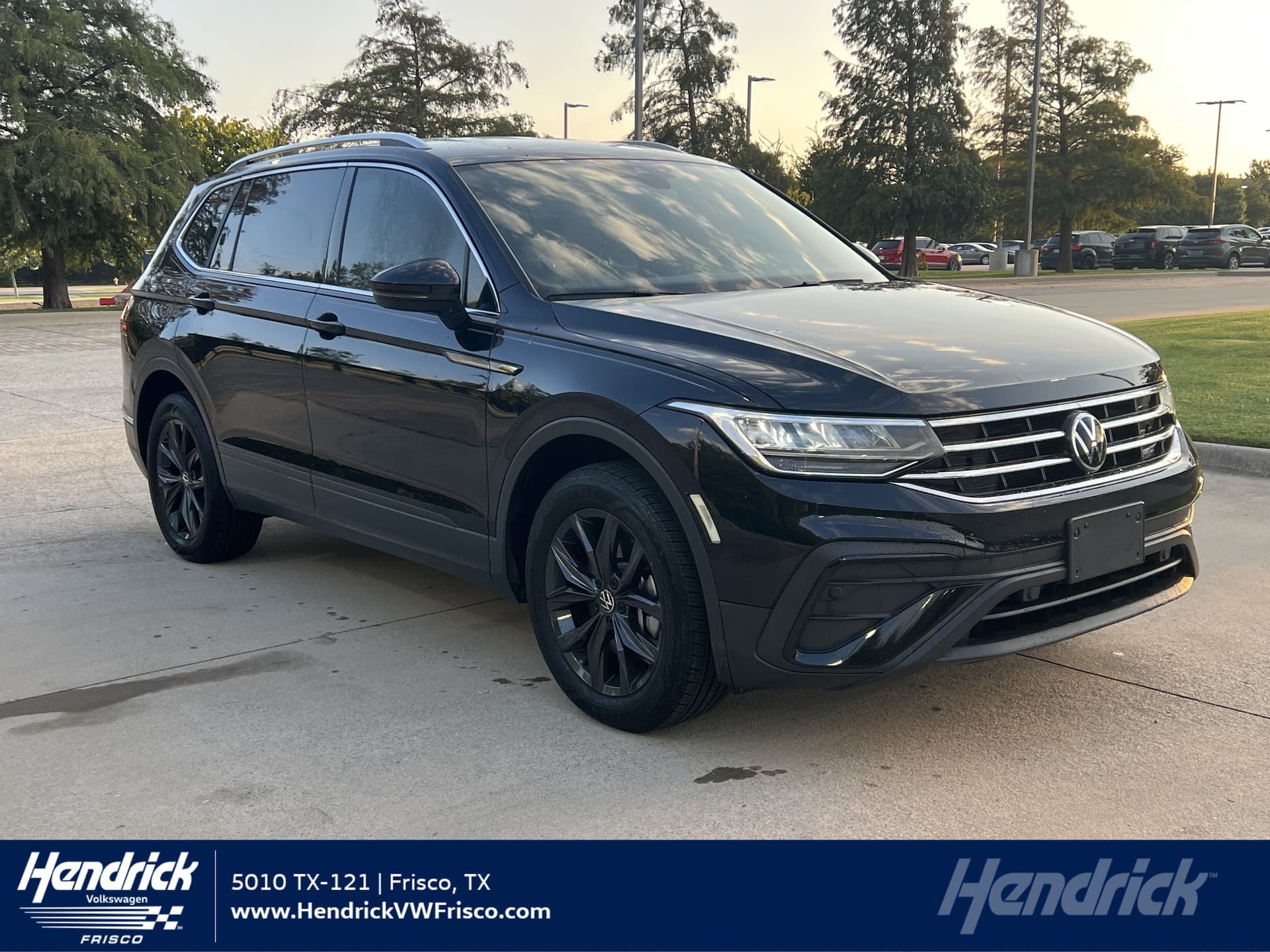 2024 Volkswagen Tiguan SE — photo 1 of 31