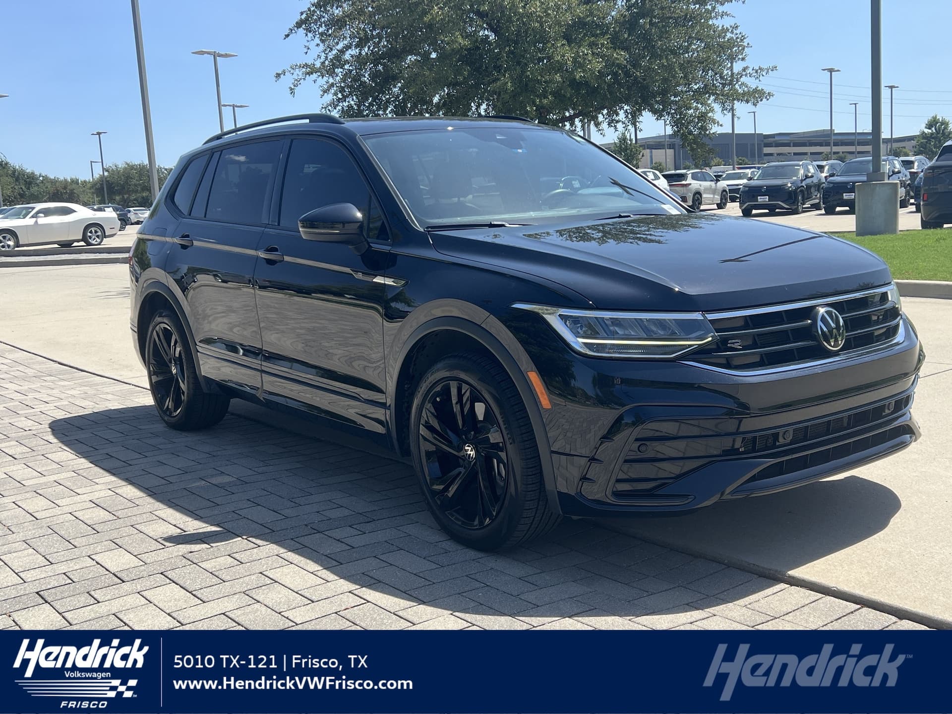 2023 Volkswagen Tiguan SE R-Line Black — photo 1 of 32