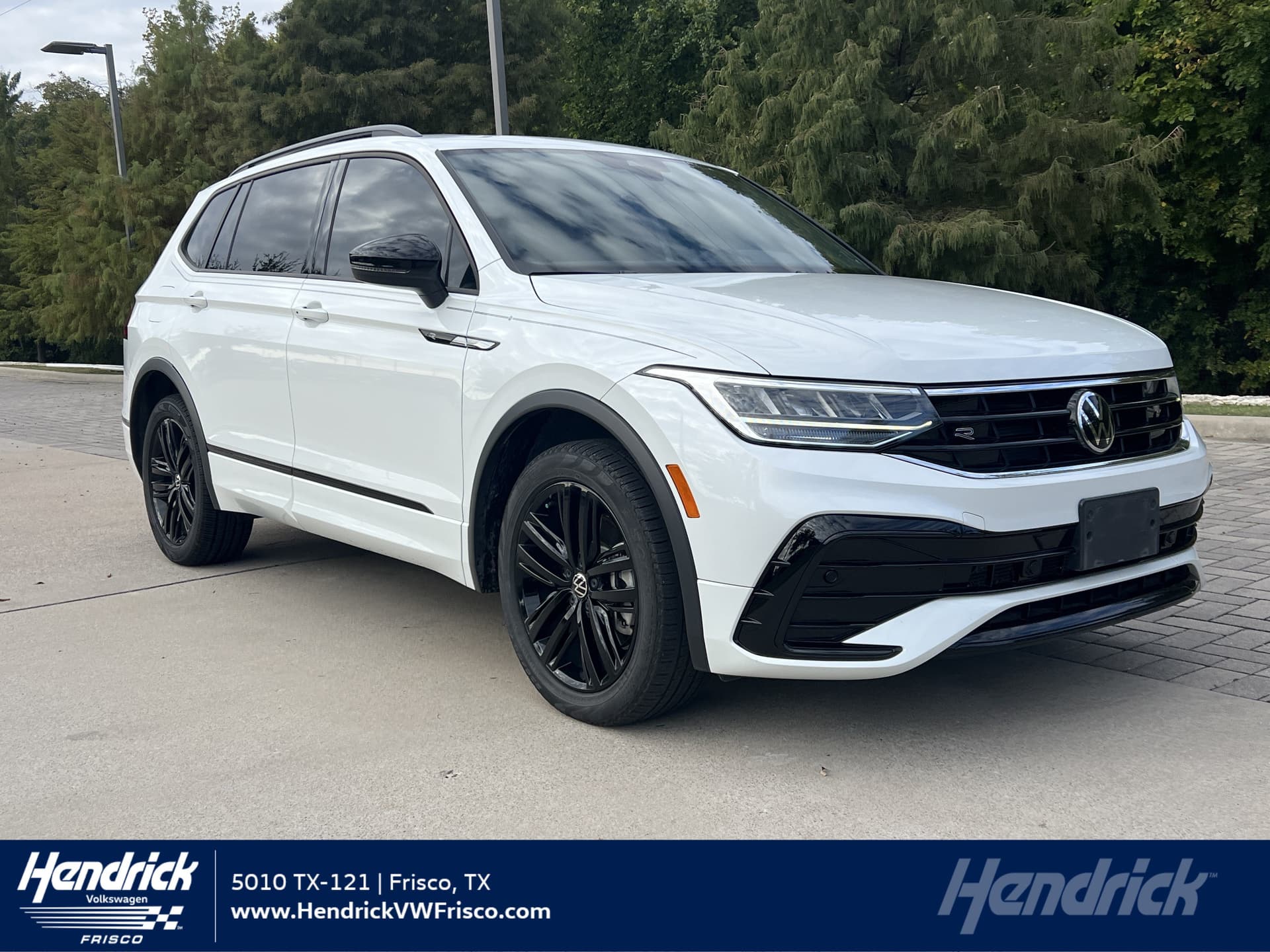 2022 Volkswagen Tiguan SE R-Line Black — photo 1 of 28