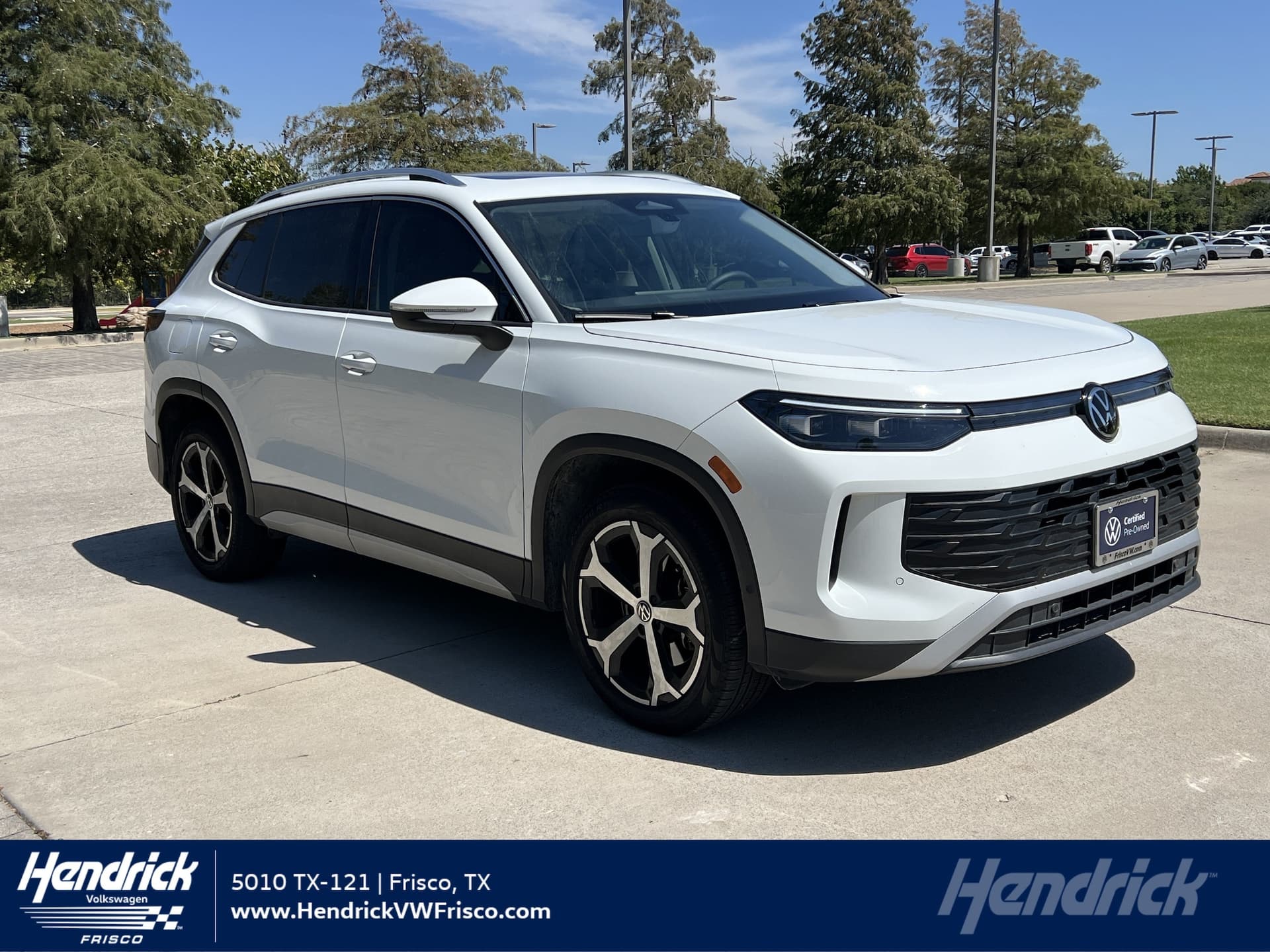 2025 Volkswagen Tiguan SE — photo 1 of 31
