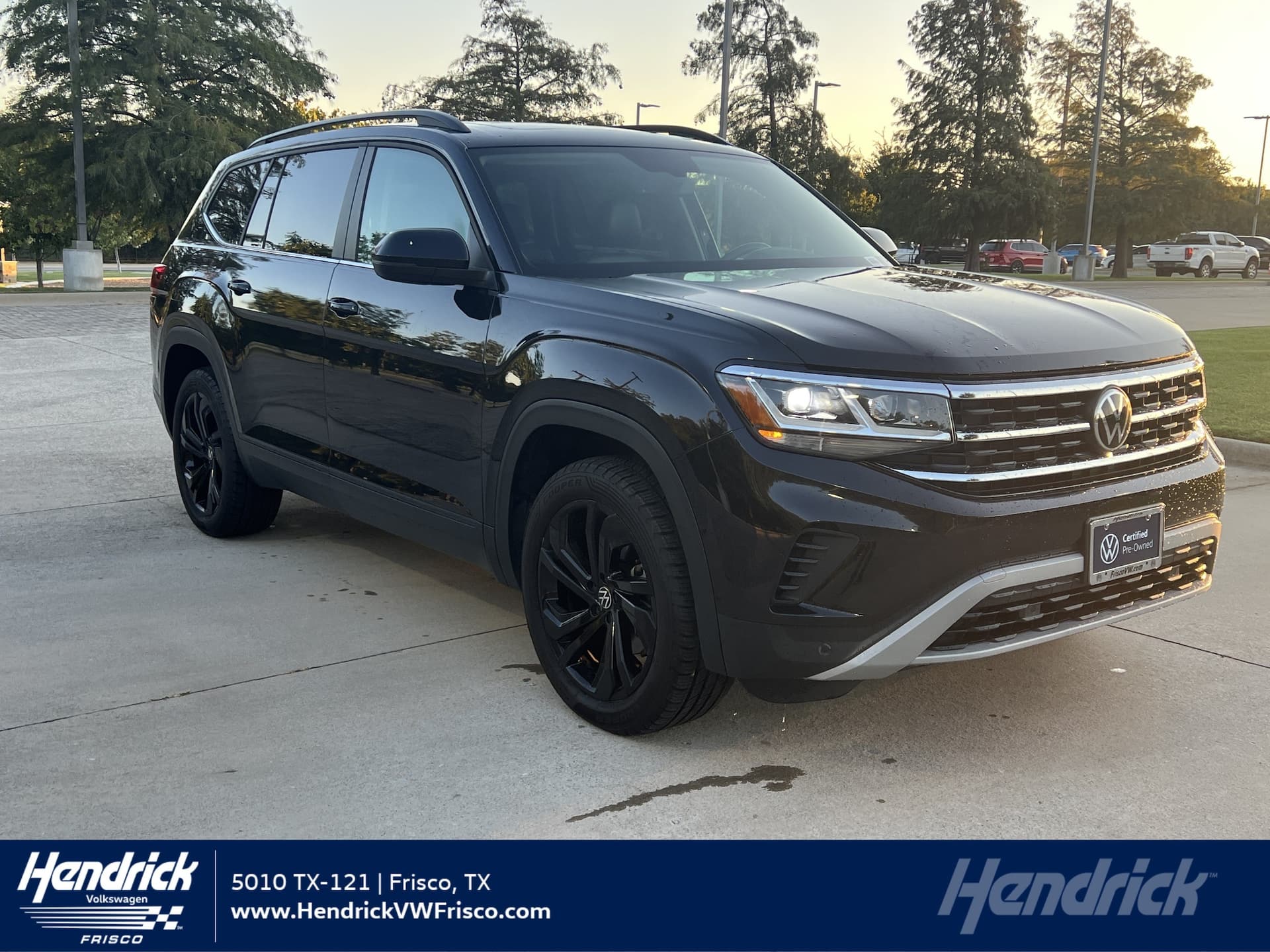 2022 Volkswagen Atlas 3.6L V6 SE w/Technology — photo 1 of 32