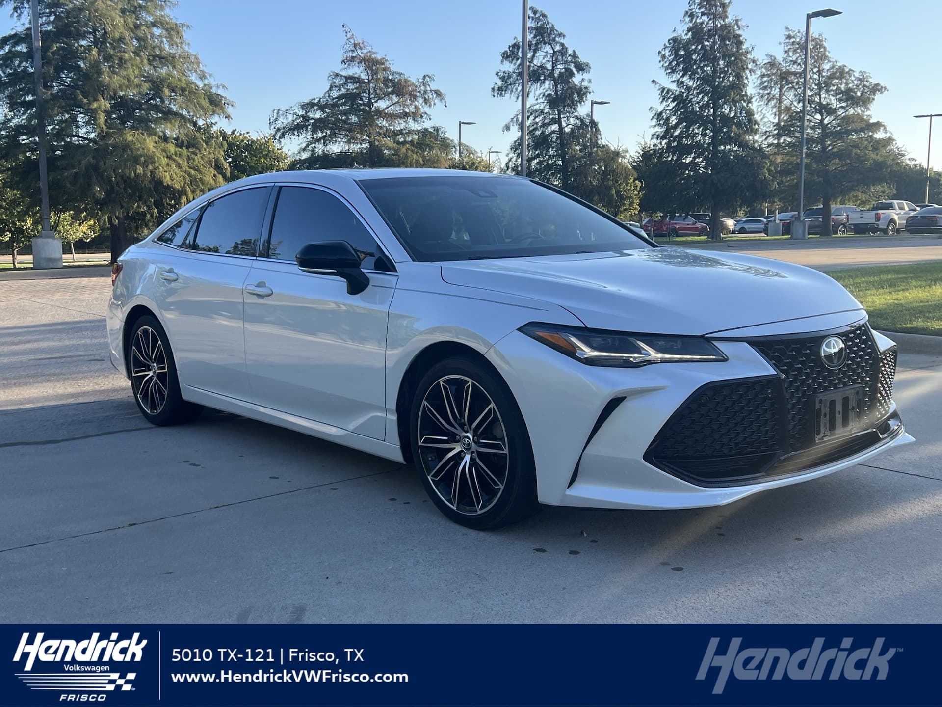 2019 Toyota Avalon Touring — photo 1 of 32