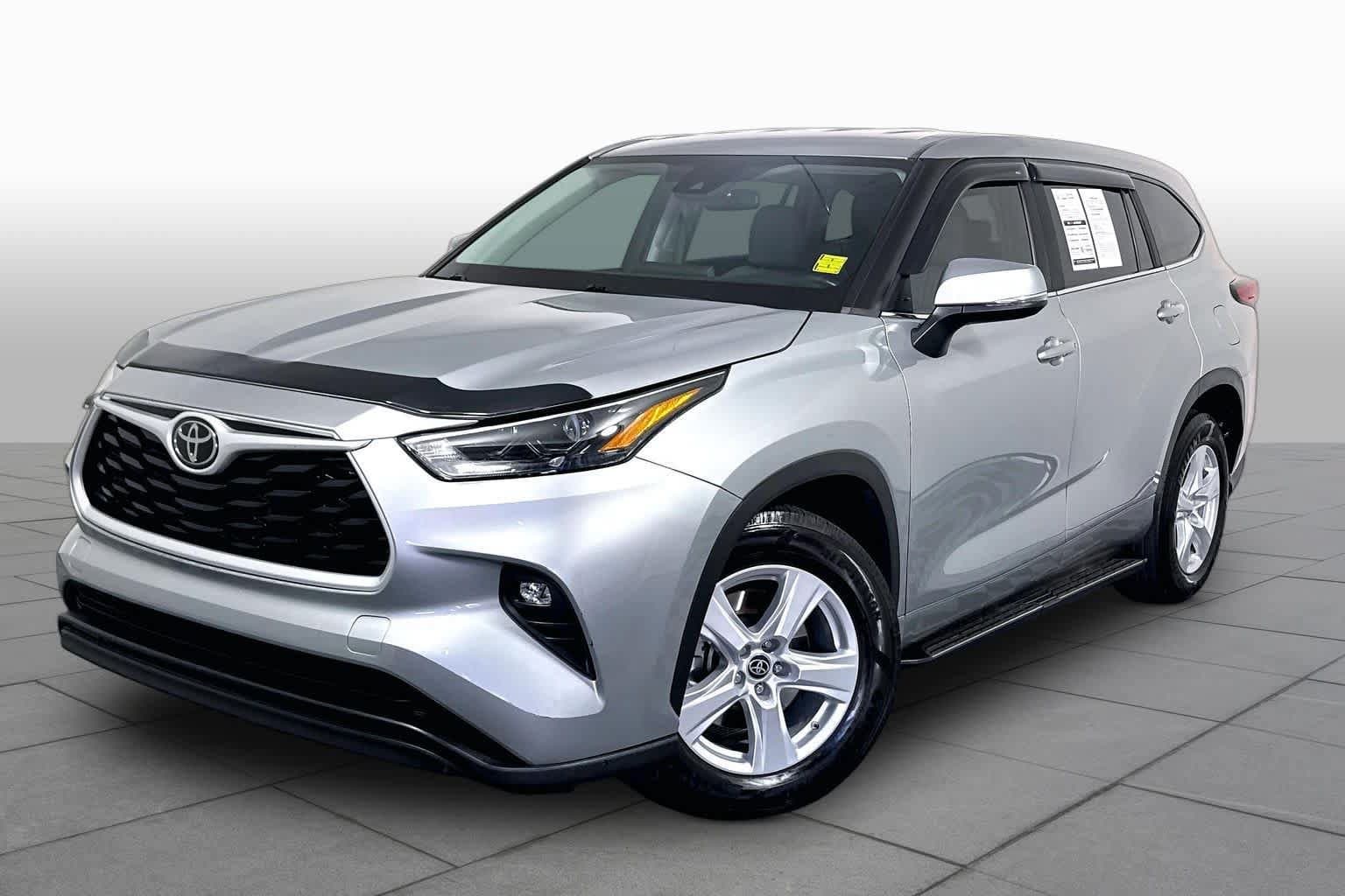 2023 Toyota Highlander LE — photo 1 of 30