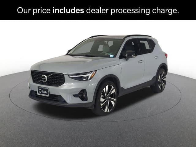 2024 Volvo XC40 Base — photo 1 of 24