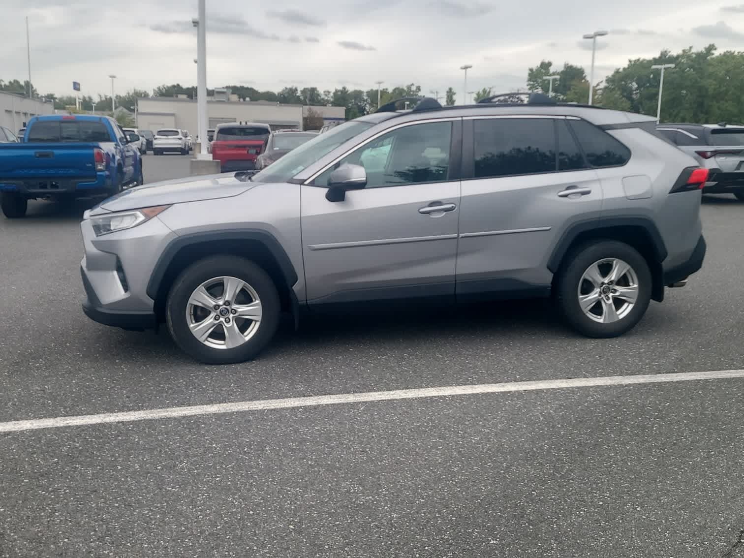 2019 Toyota RAV4 XLE — photo 1 of 3