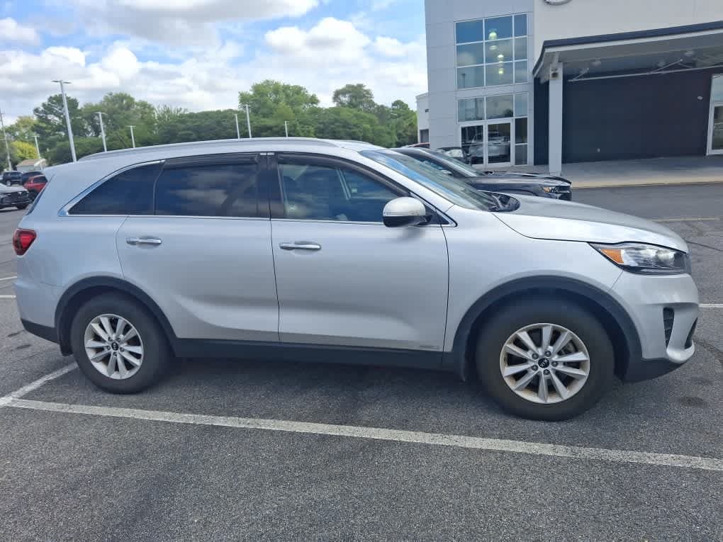 2020 Kia Sorento LX — photo 1 of 4