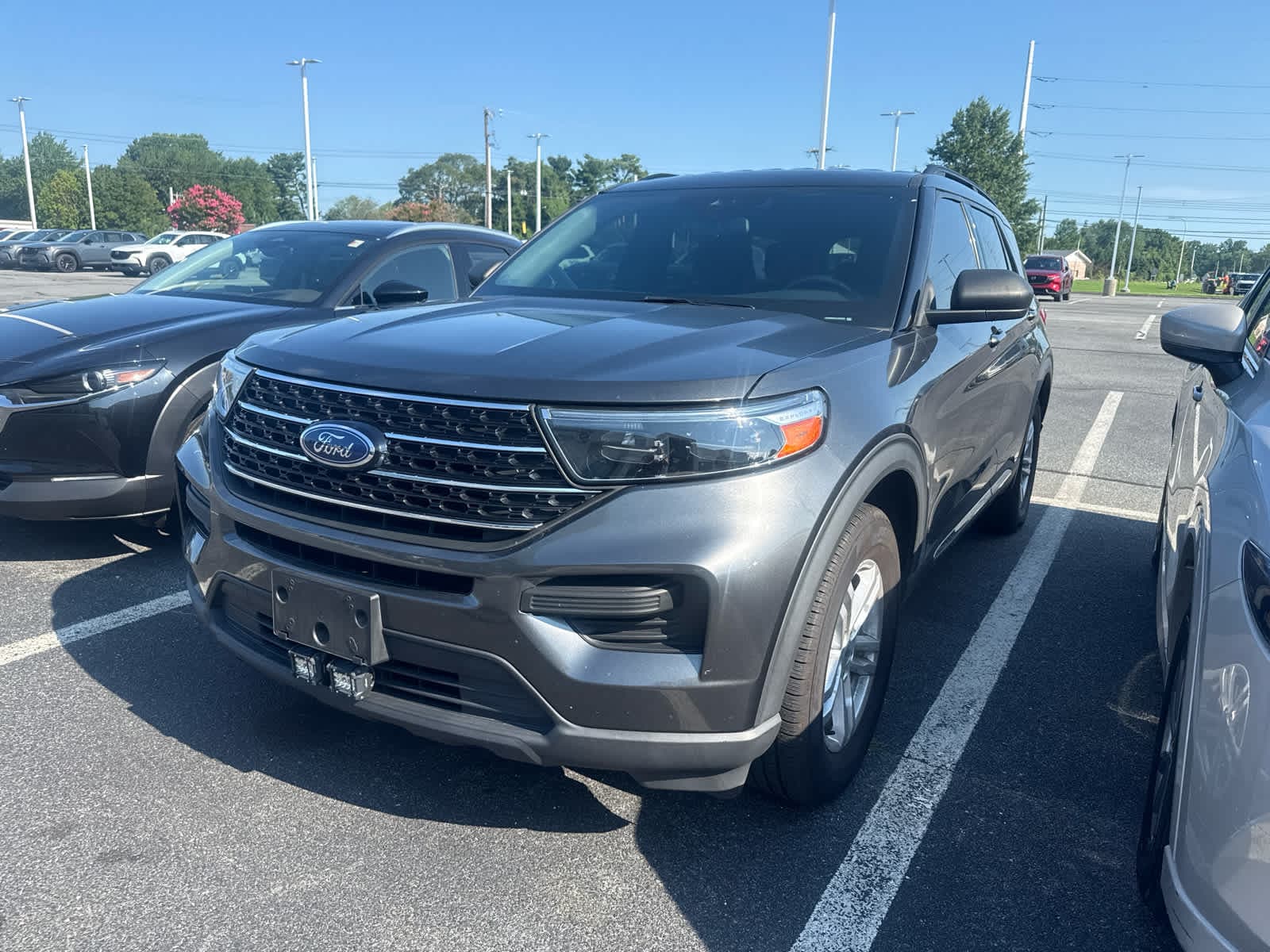 2020 Ford Explorer XLT — photo 1 of 3