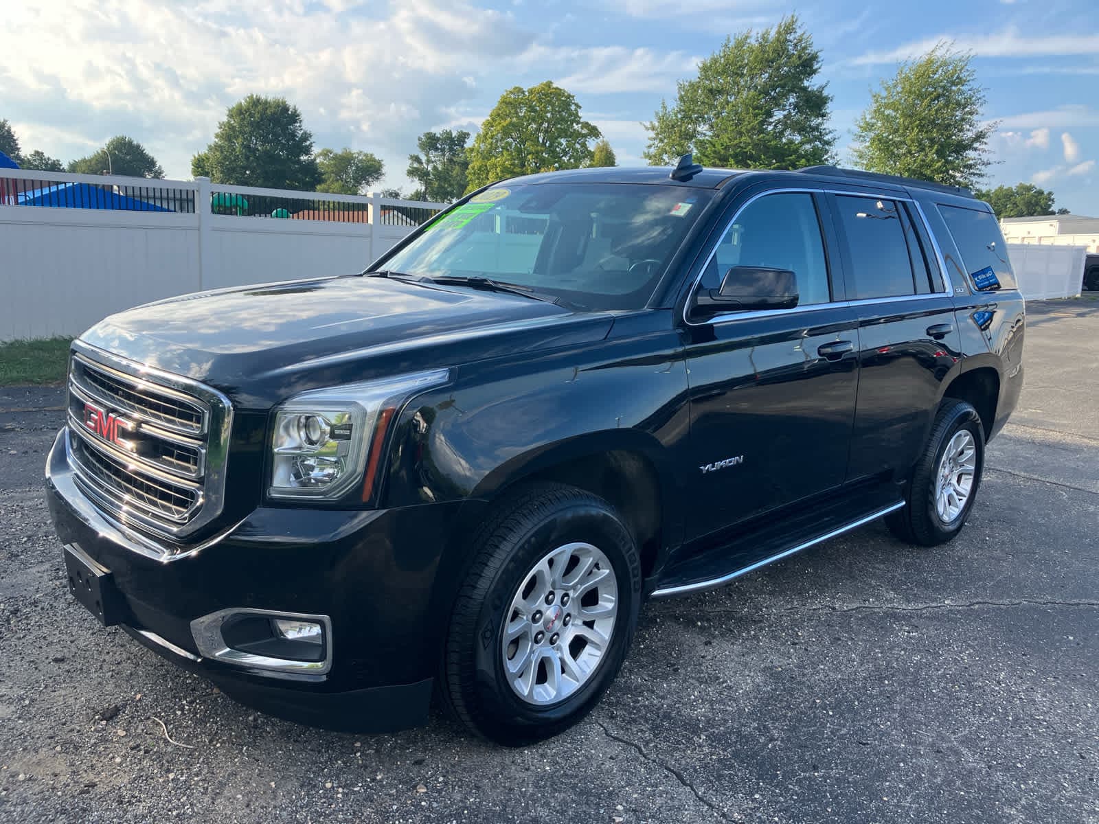 2019 GMC Yukon SLT — photo 1 of 20