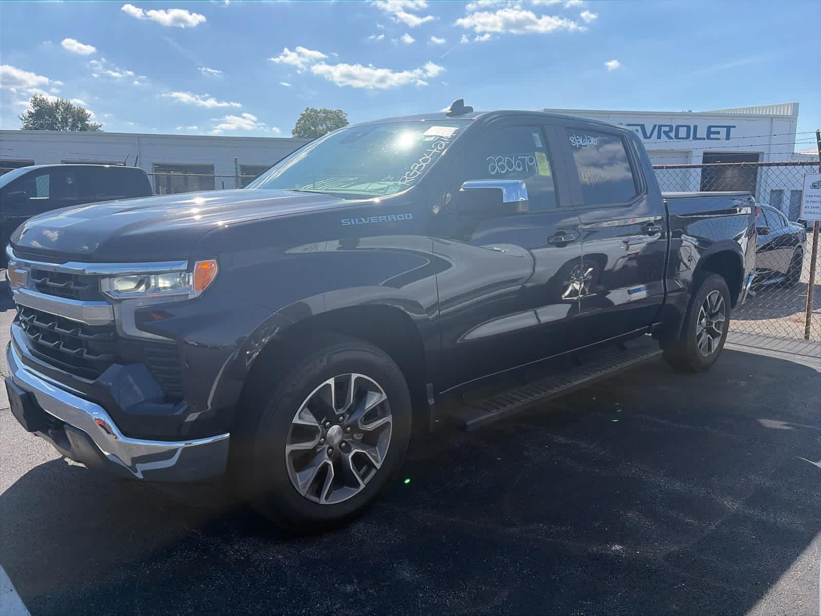 2024 Chevrolet Silverado 1500 LT — photo 1 of 3