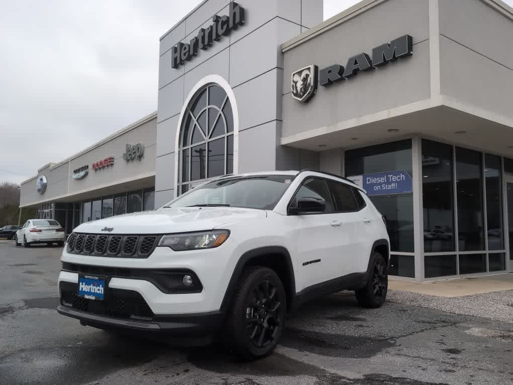 2026 Jeep Compass Latitude Altitude — photo 1 of 31