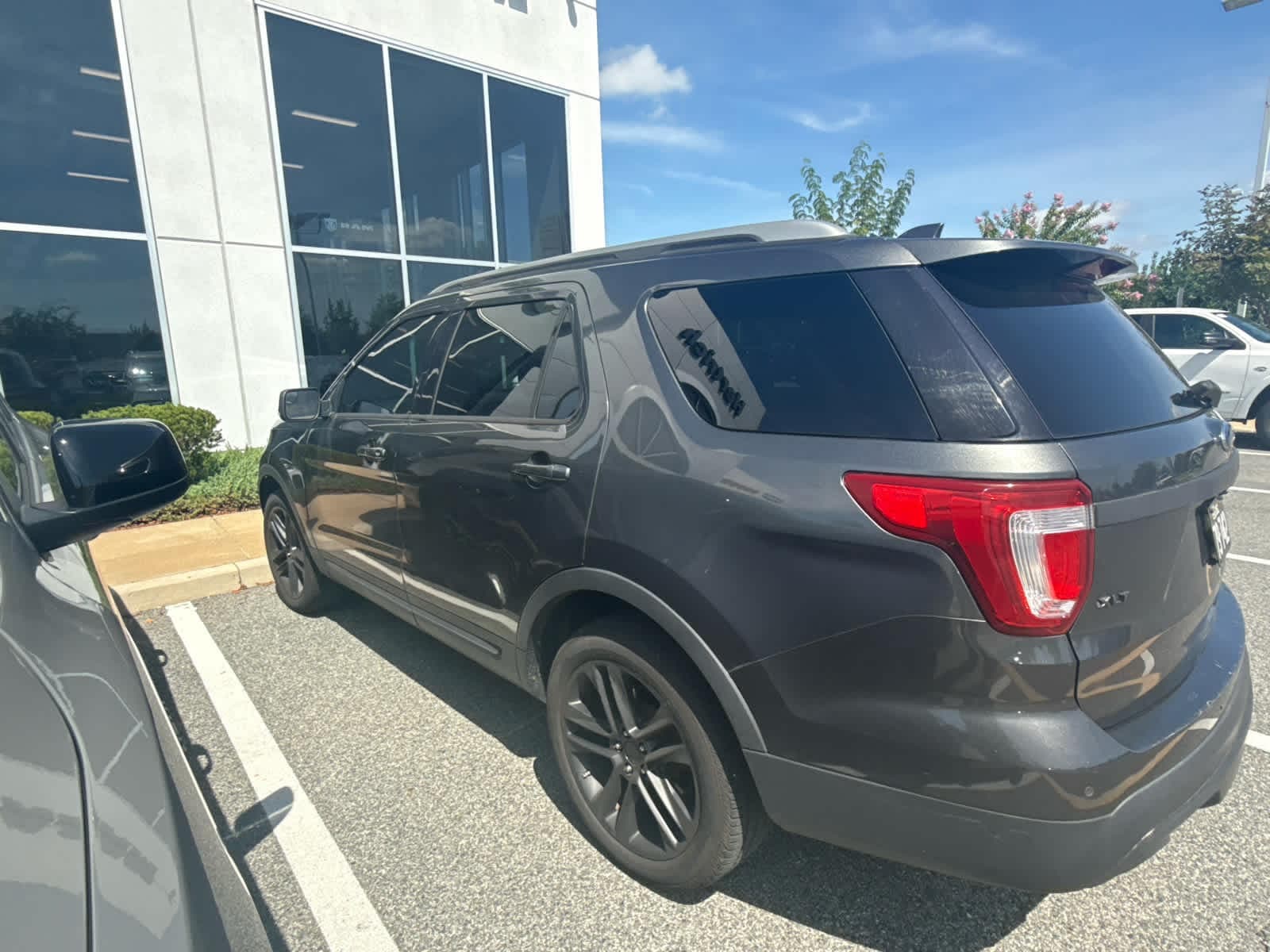 2016 Ford Explorer XLT — photo 1 of 2