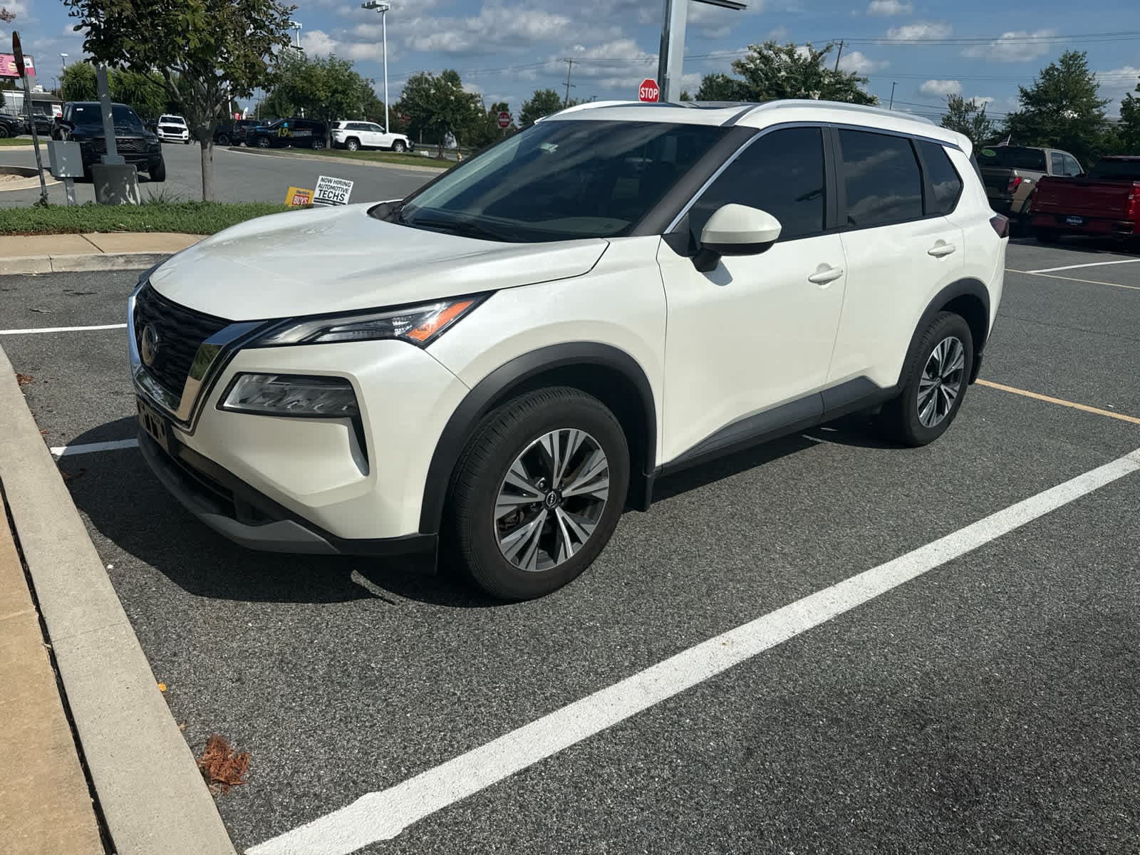 2023 Nissan Rogue SV — photo 1 of 10