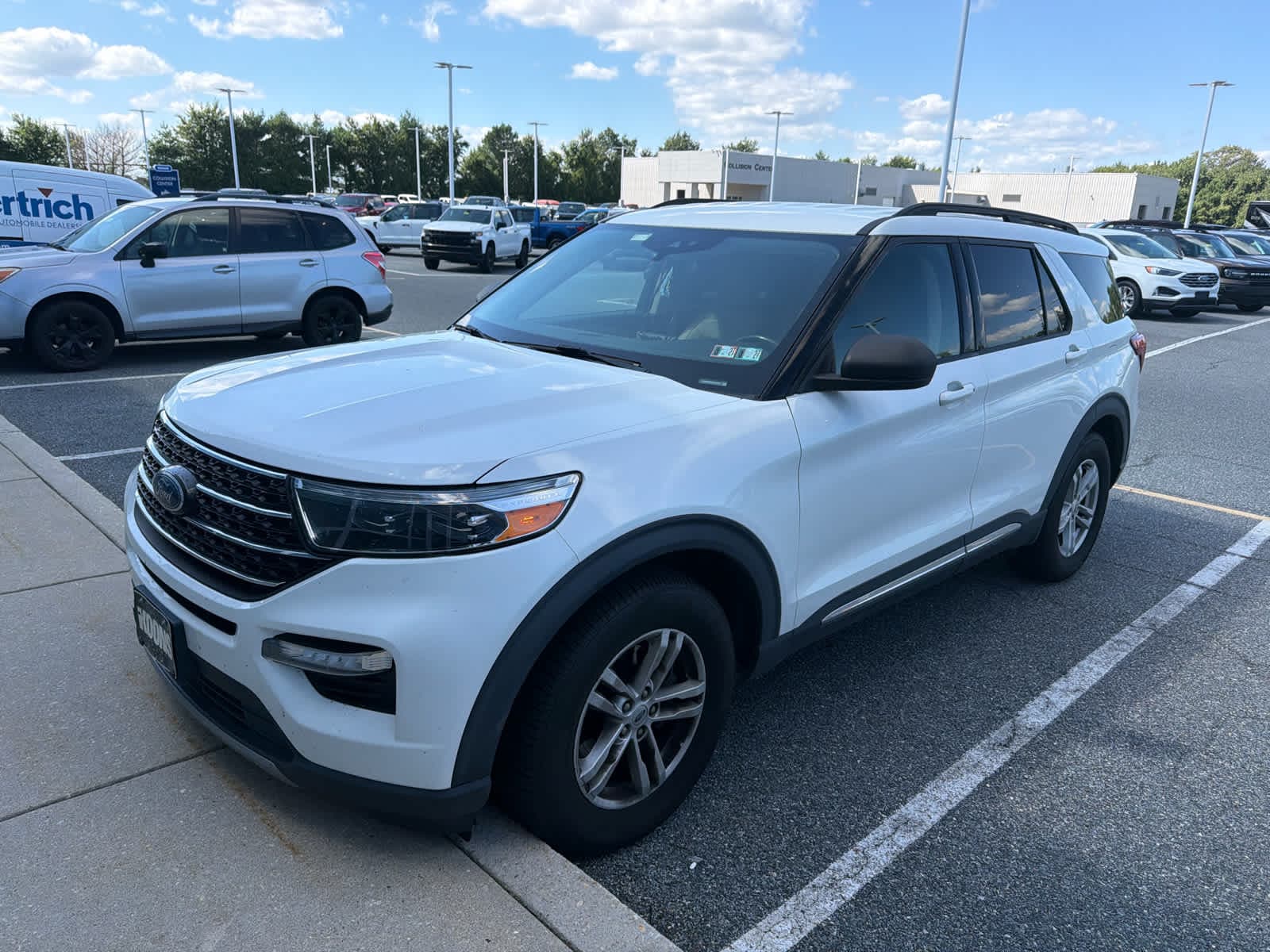 2020 Ford Explorer XLT — photo 1 of 4