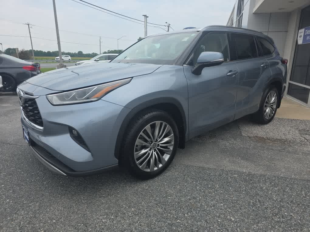 2021 Toyota Highlander Platinum — photo 1 of 33