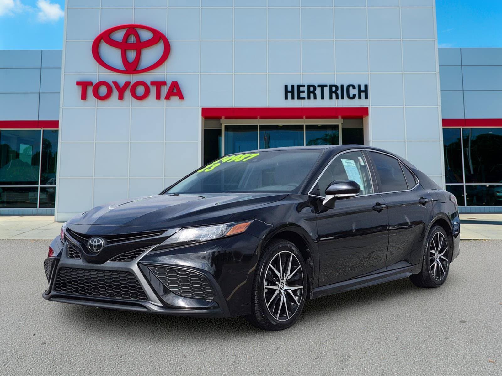 2023 Toyota Camry SE — photo 1 of 20