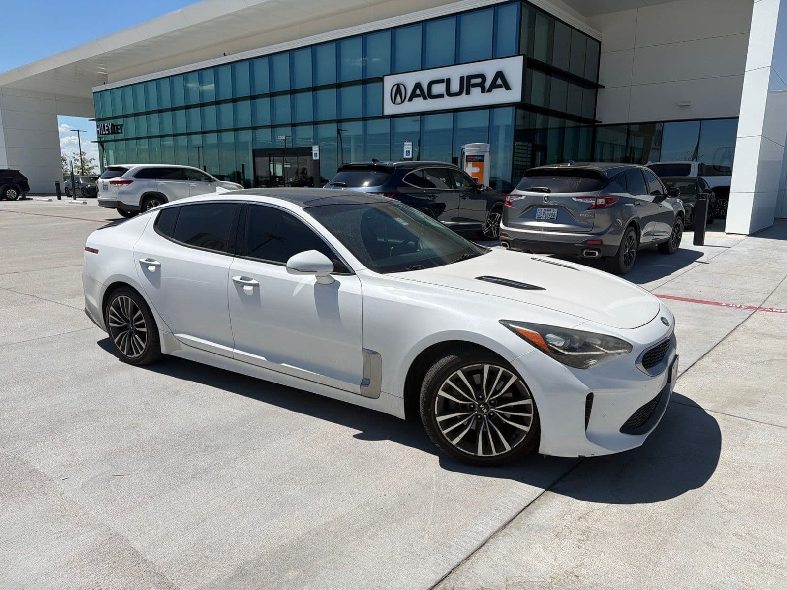 2019 Kia Stinger Base — photo 1 of 6