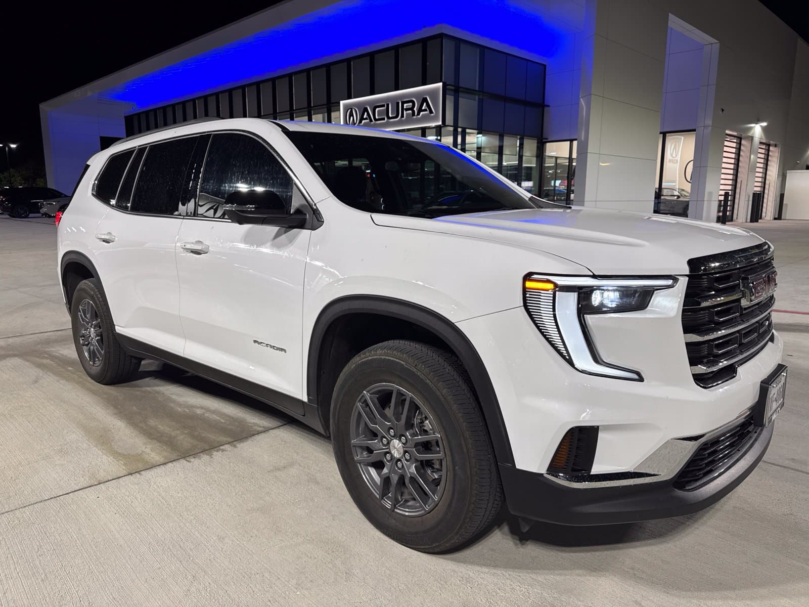 2025 GMC Acadia FWD Elevation — photo 1 of 18