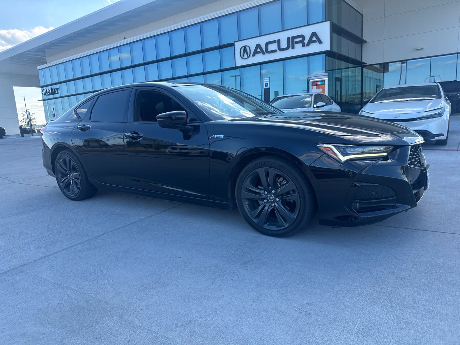 2023 Acura TLX Base — photo 1 of 8