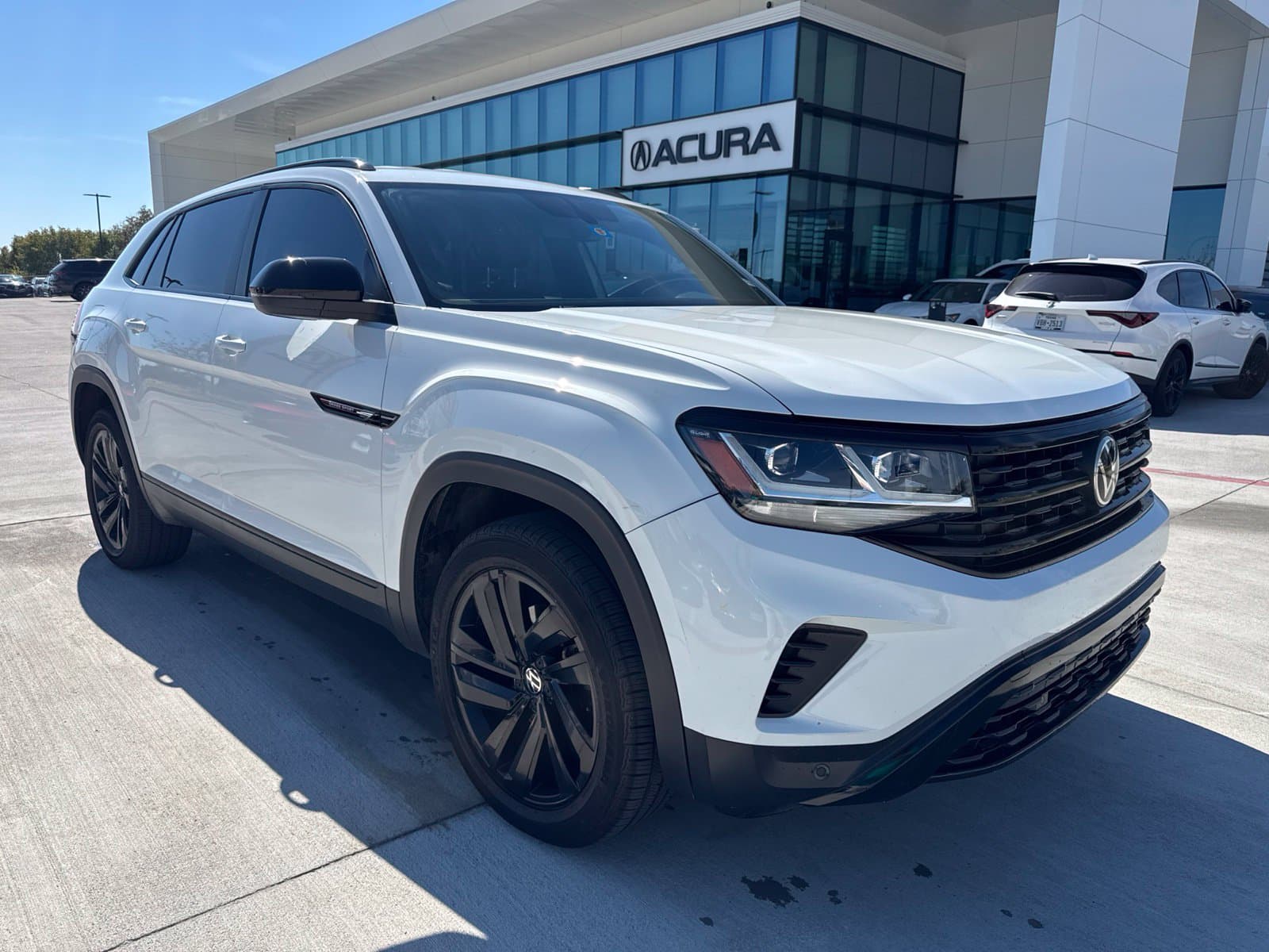 2020 Volkswagen Atlas Cross Sport 3.6L V6 SE w/Technology — photo 1 of 19