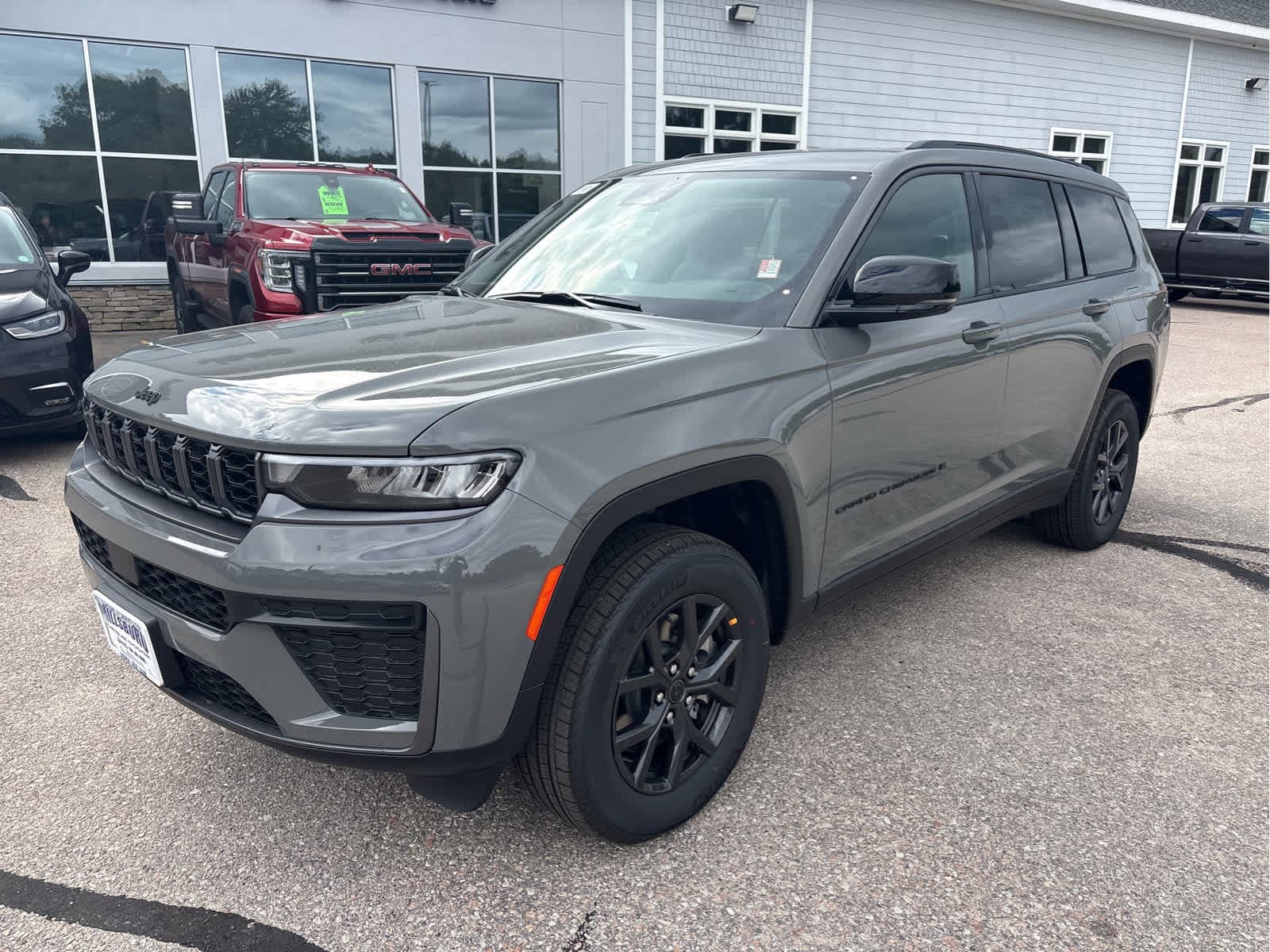 2027 Jeep Grand Cherokee L Laredo — photo 1 of 31