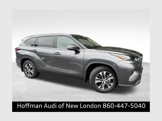 2023 Toyota Highlander XLE — photo 1 of 42