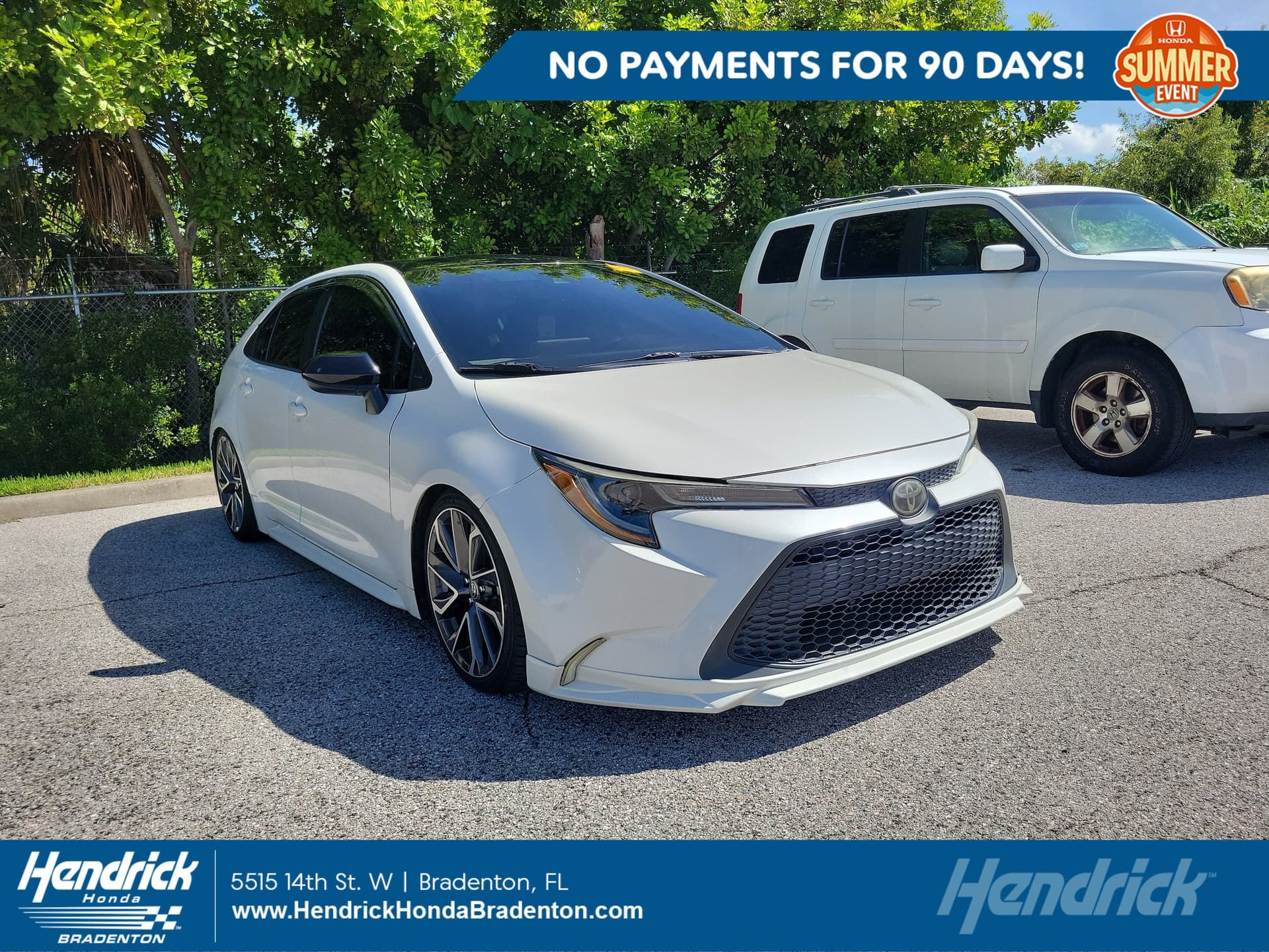 2020 Toyota Corolla LE — photo 1 of 11