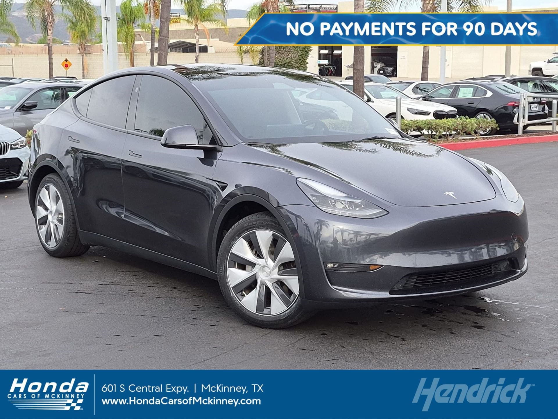 2024 Tesla Model Y Long Range — photo 1 of 33