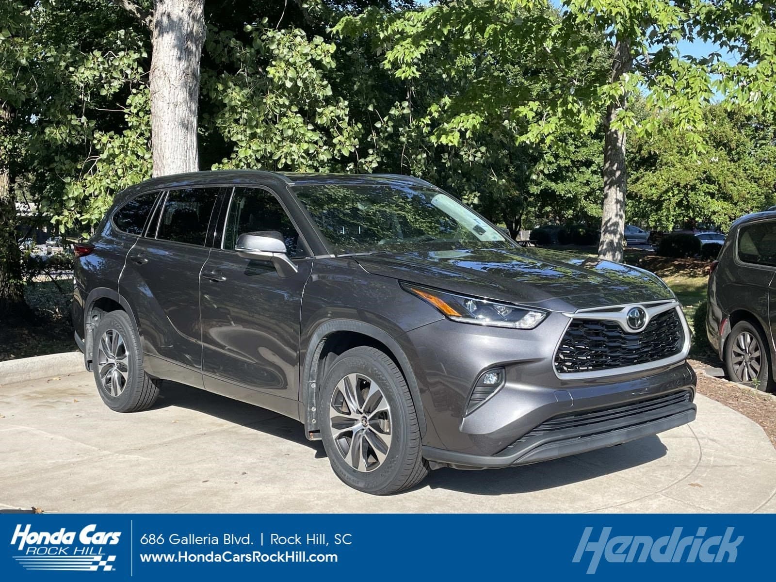 2021 Toyota Highlander XLE — photo 1 of 35