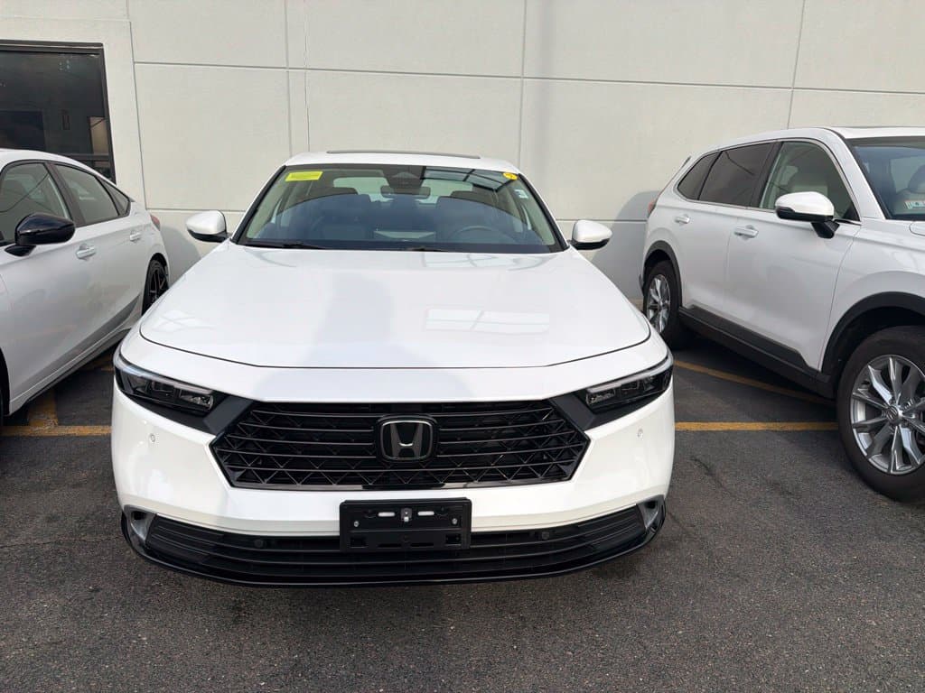 2024 Honda Accord Hybrid Touring — photo 1 of 2