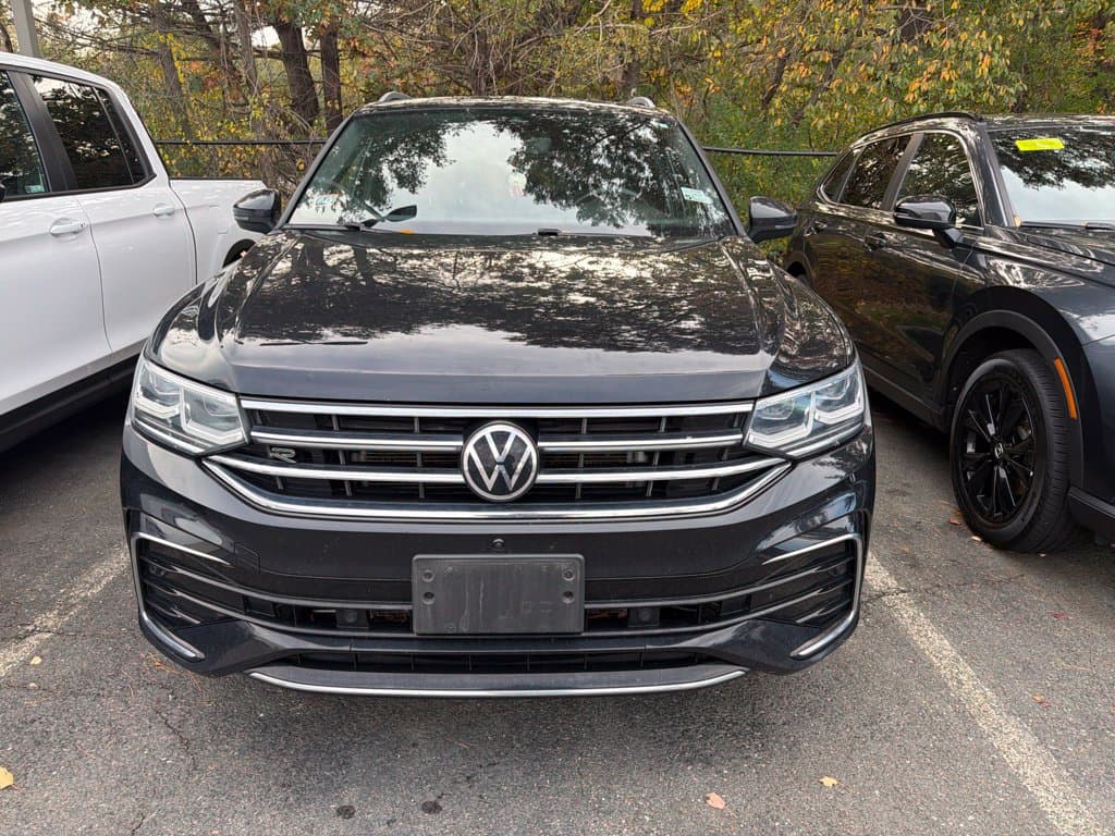 2022 Volkswagen Tiguan SEL R-Line — photo 1 of 2
