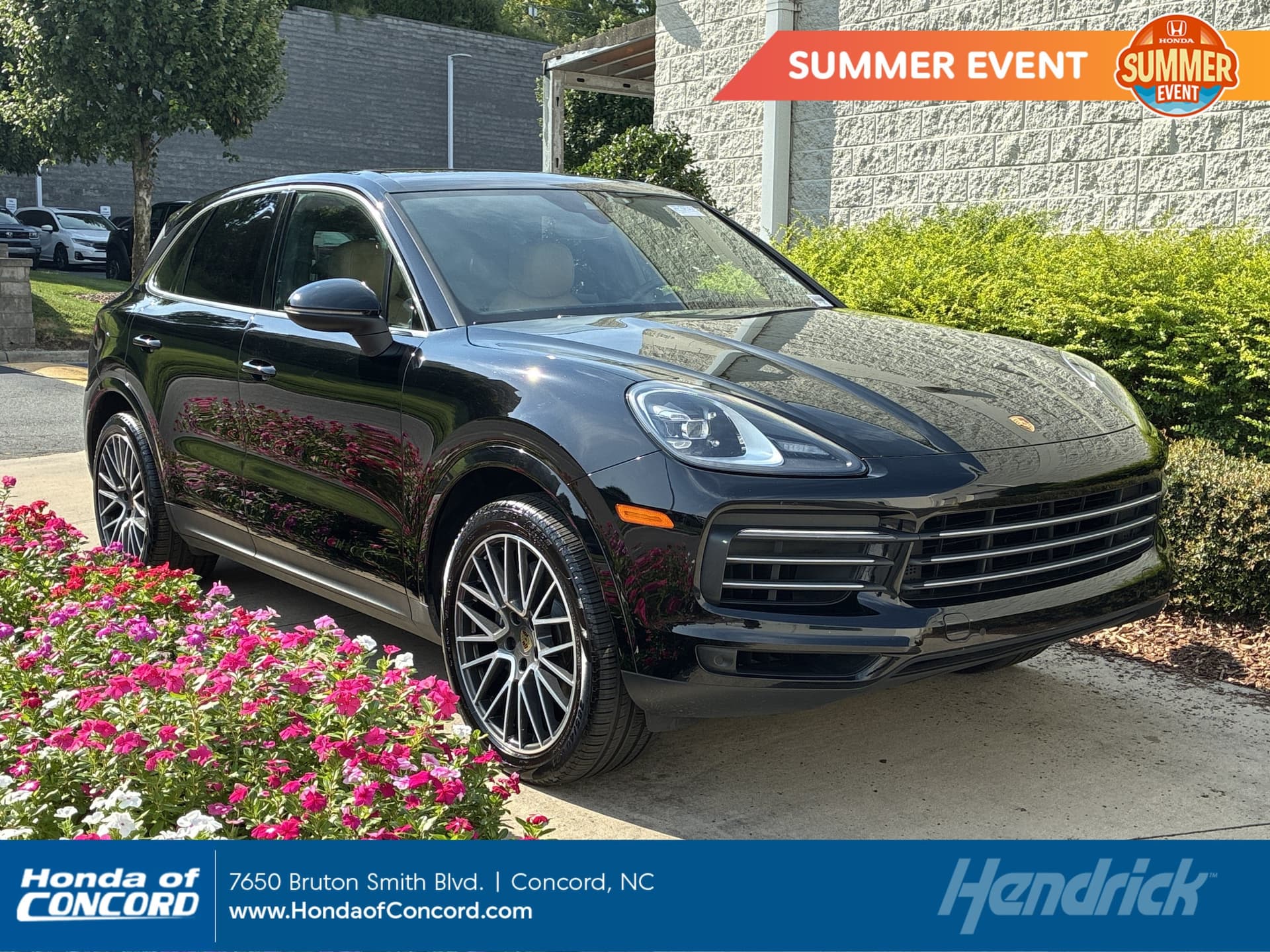 2019 Porsche Cayenne Base — photo 1 of 37