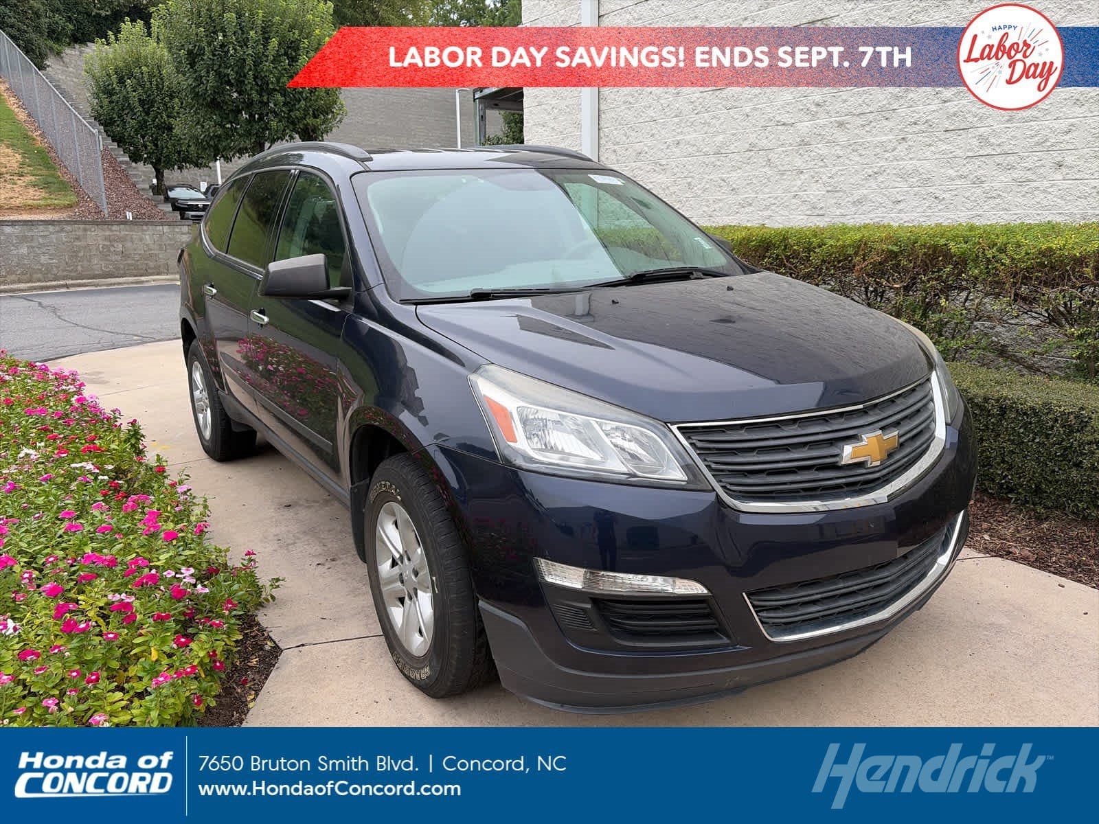 2015 Chevrolet Traverse LS — photo 1 of 4