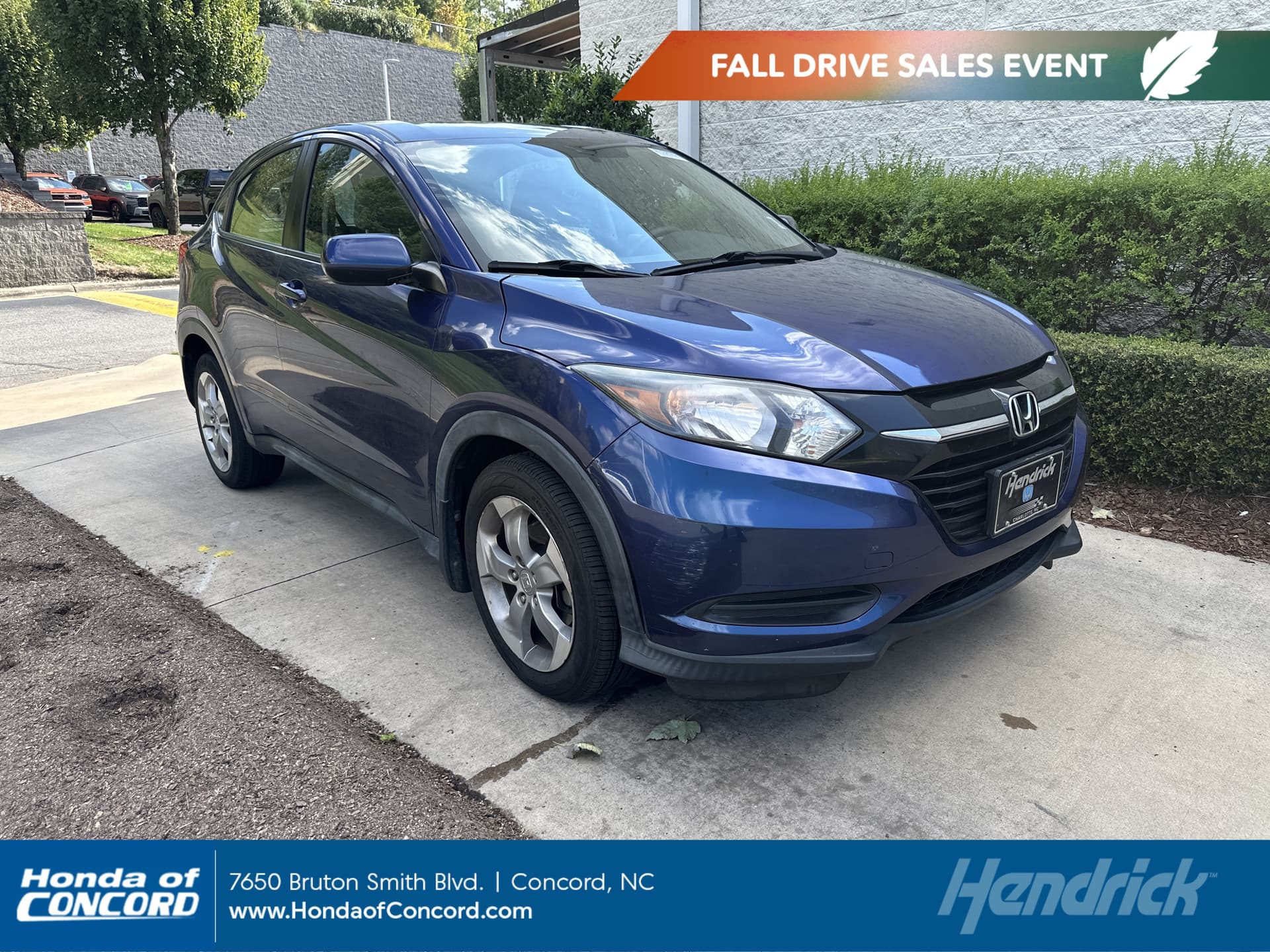 2017 Honda HR-V LX — photo 1 of 12