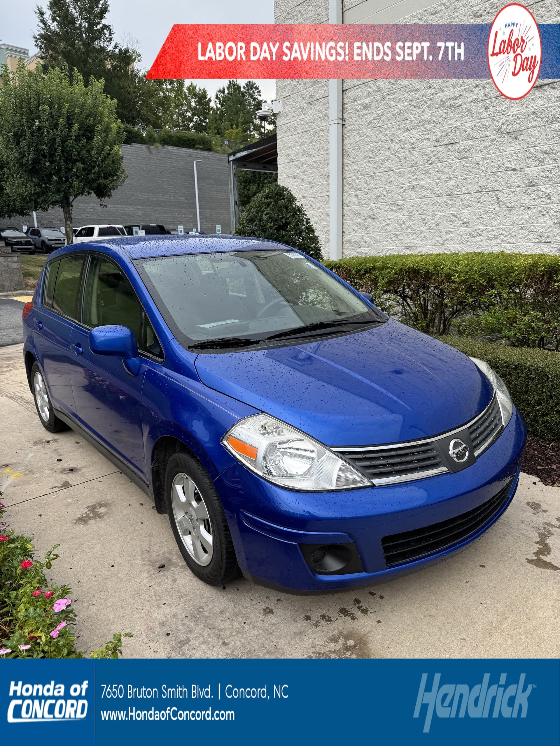 2009 Nissan Versa 1.8 S — photo 1 of 9