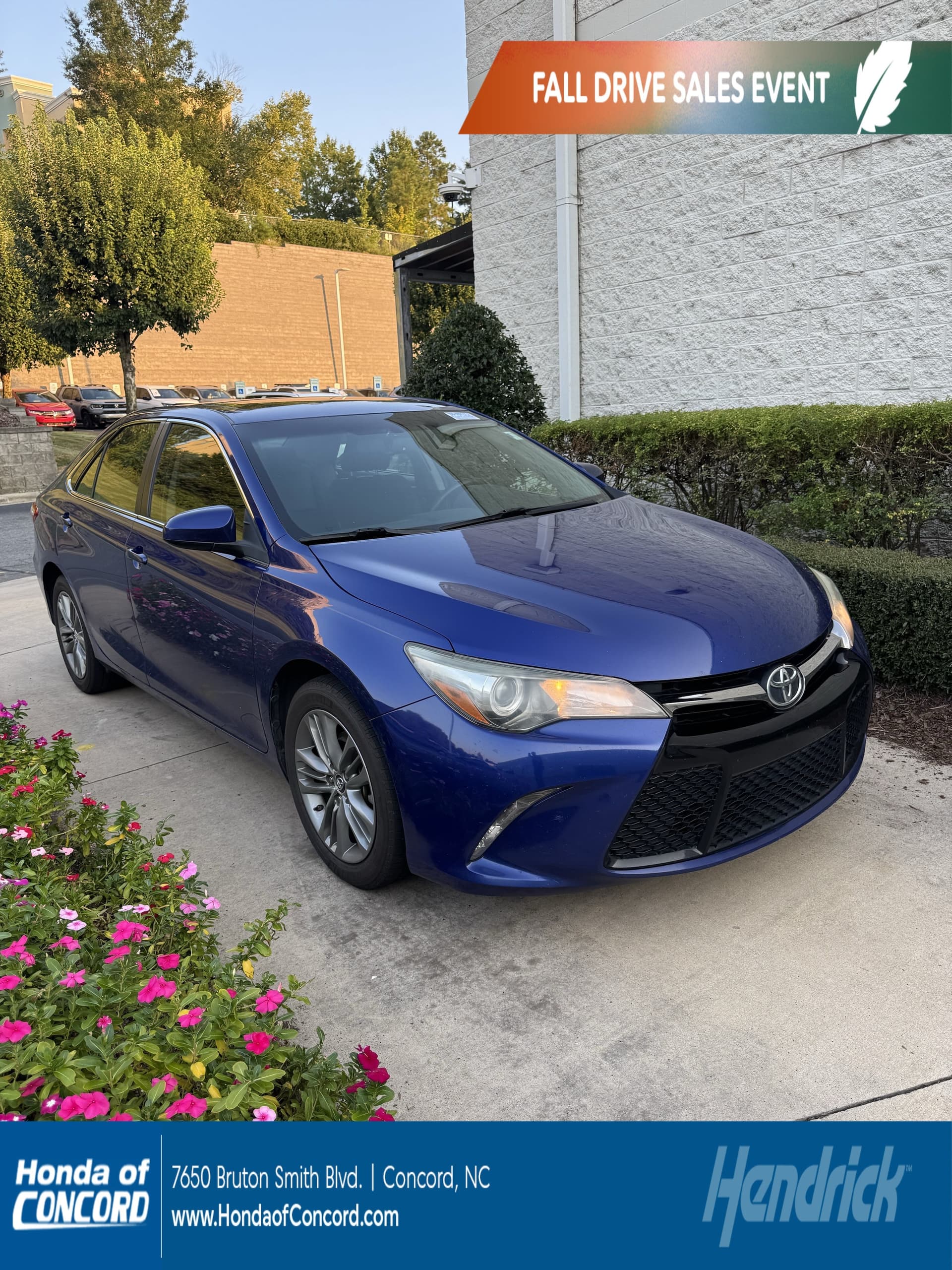 2015 Toyota Camry SE — photo 1 of 9