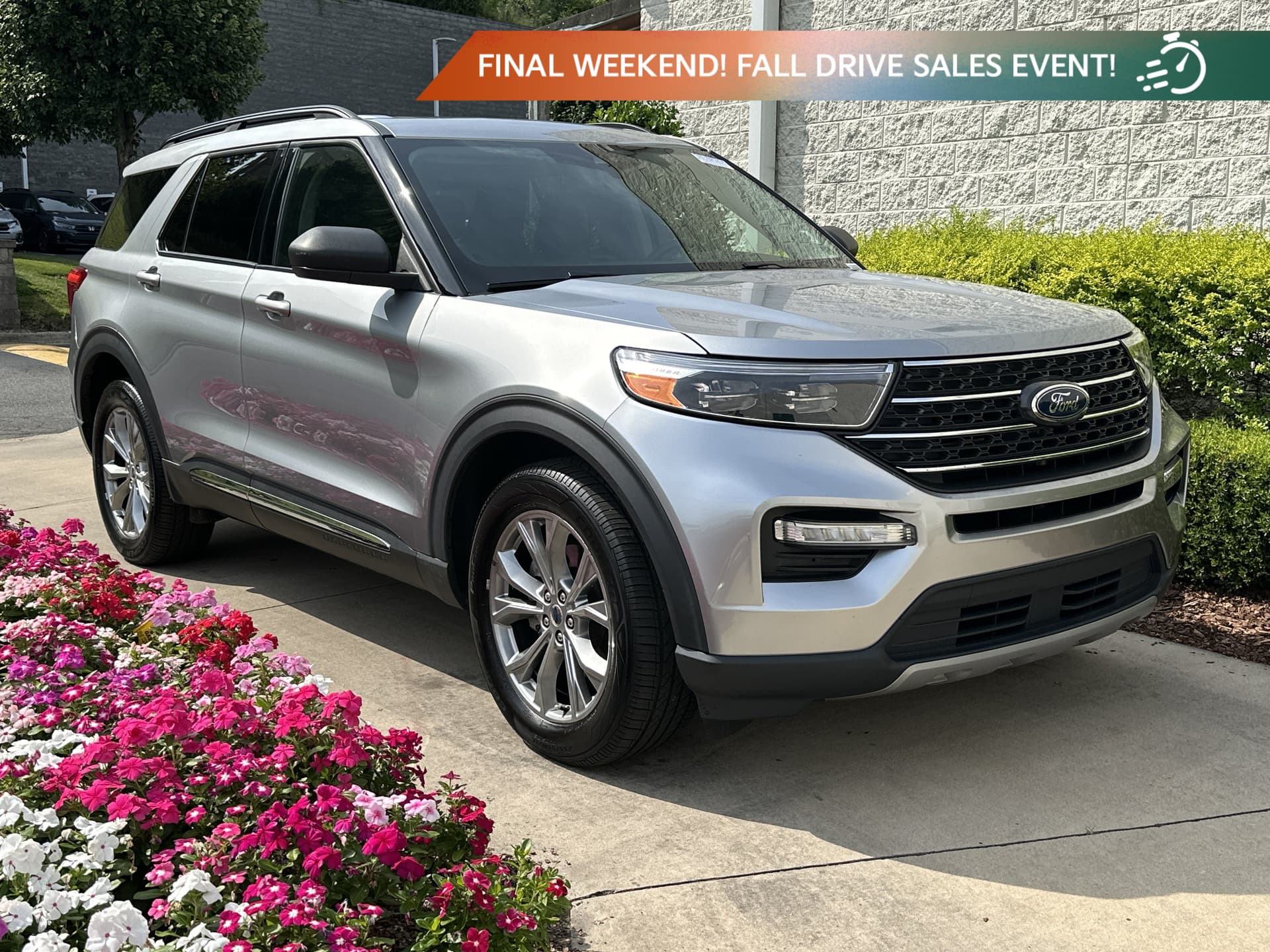 2022 Ford Explorer XLT — photo 1 of 39