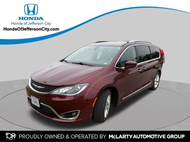 2017 Chrysler Pacifica Touring-L Plus — photo 1 of 12