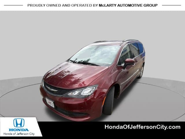 2021 Chrysler Voyager Base — photo 1 of 12