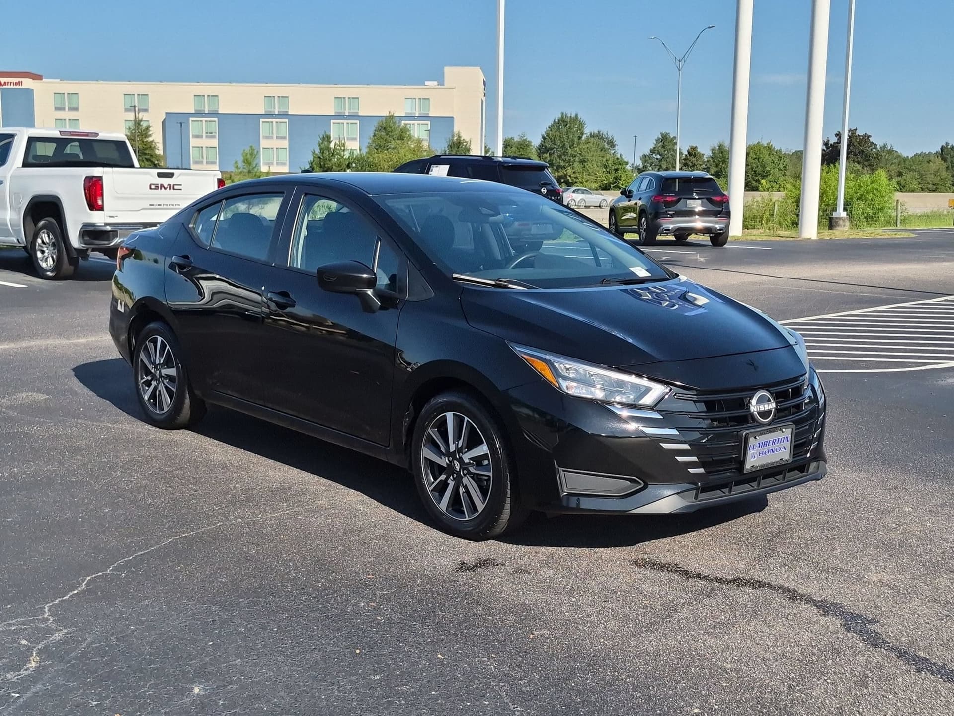 2025 Nissan Versa SV — photo 1 of 37