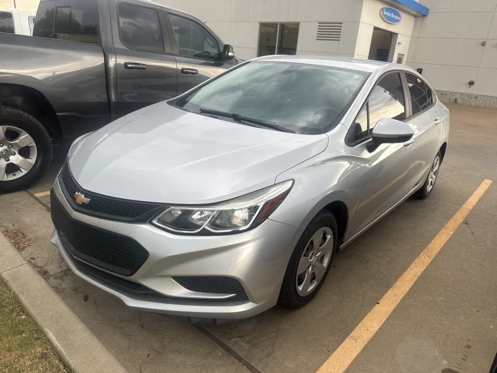 2017 Chevrolet Cruze LS — photo 1 of 7